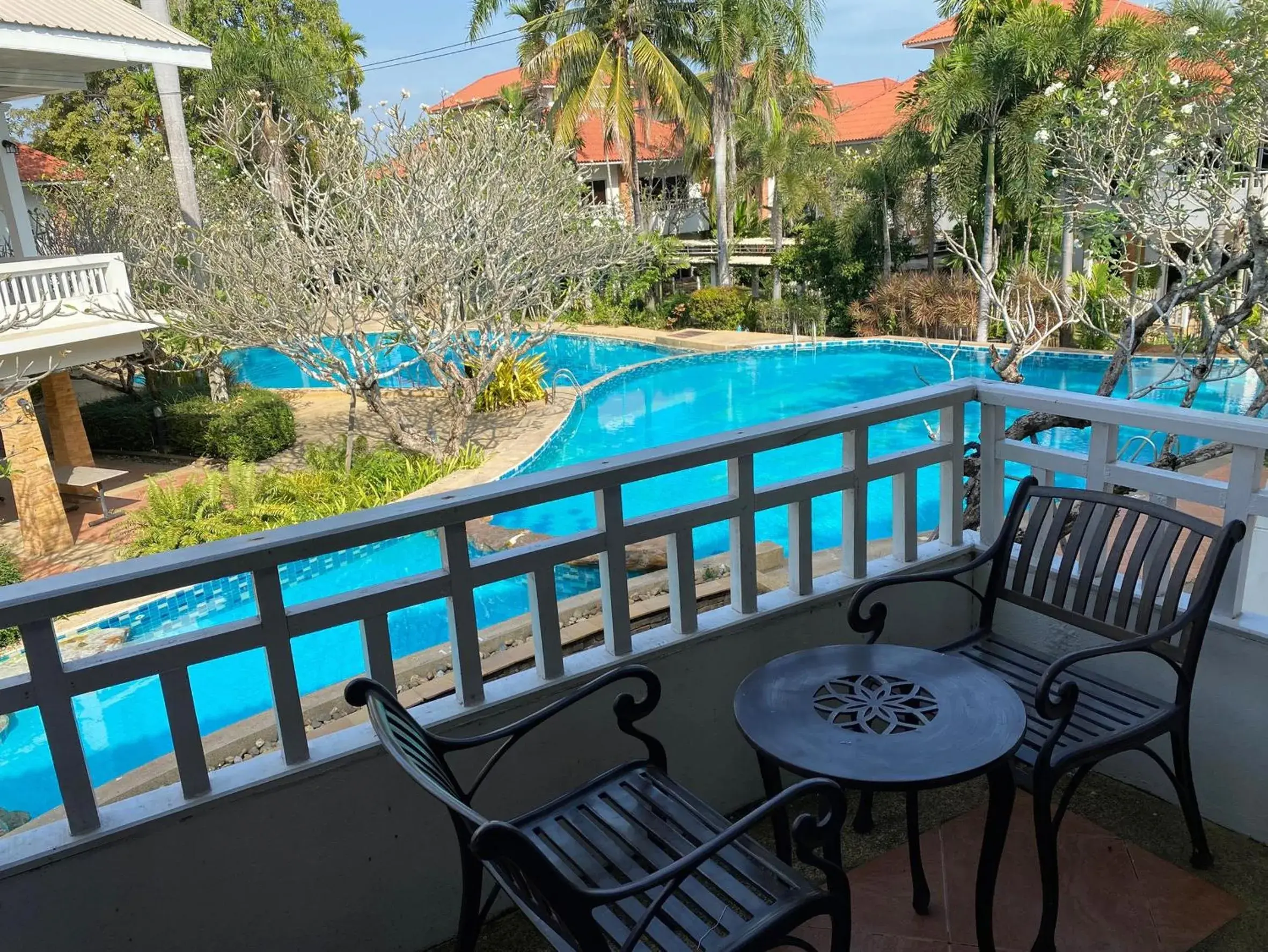 Pool view in Thara Cholapruek Resort Pool view in Thara Cholapruek Resort