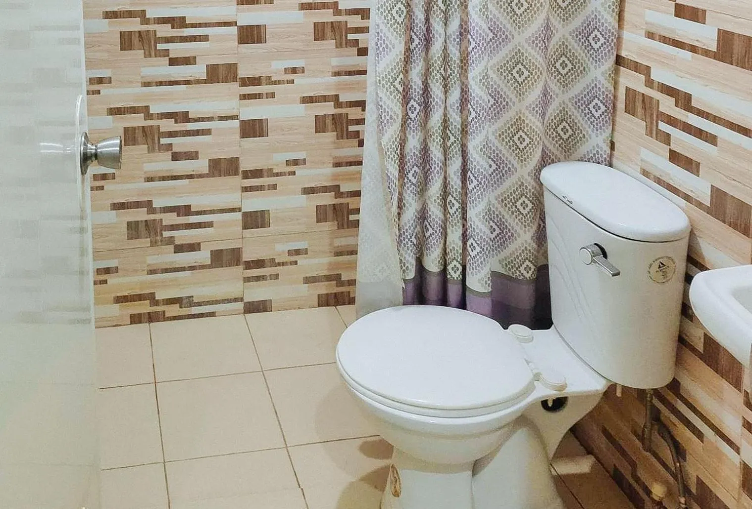 Shower in Irah's Guest House RedPartner