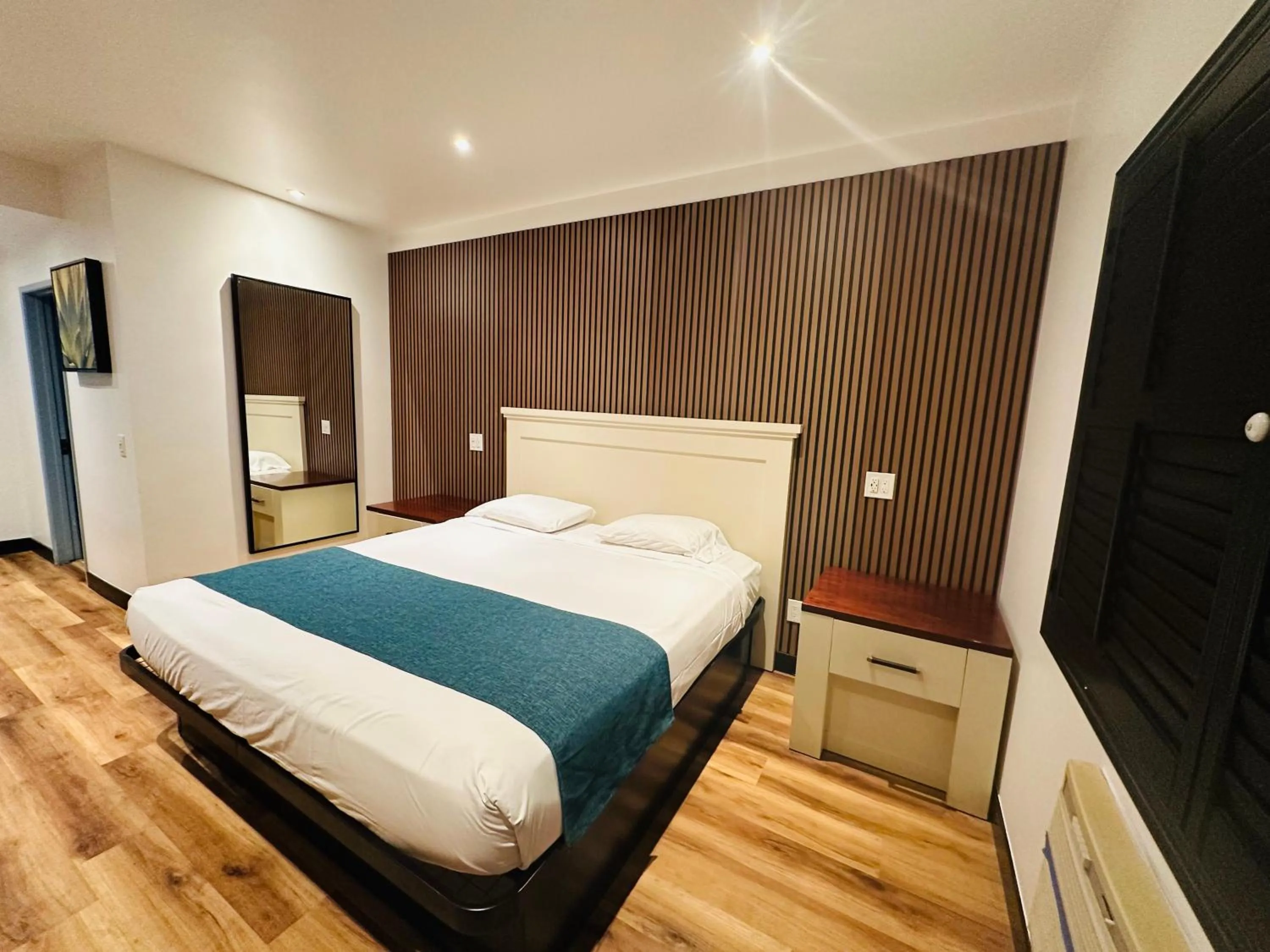 Bed in Casa Playa Inn - Stanton, Anaheim