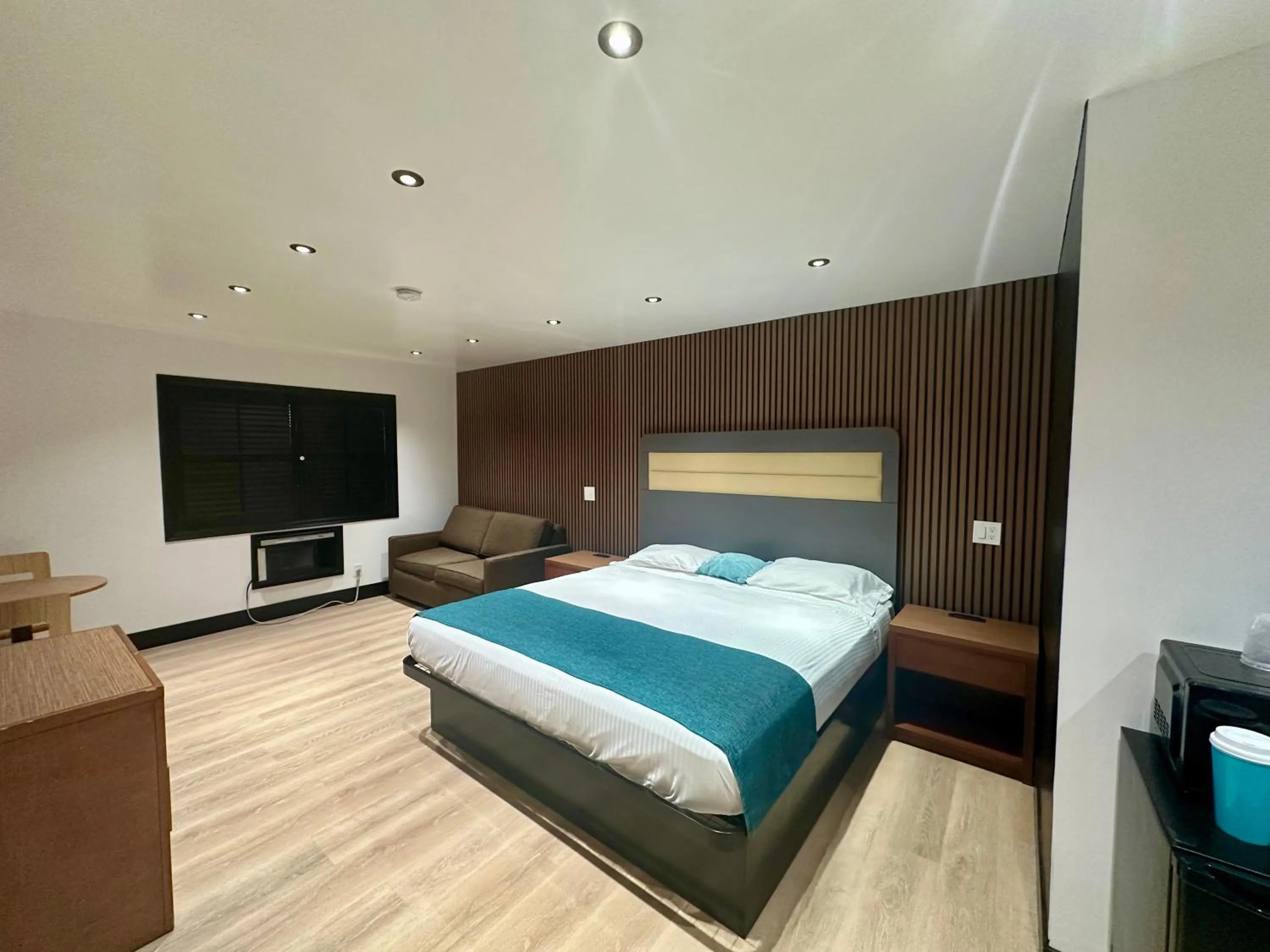 Bed in Casa Playa Inn - Stanton, Anaheim