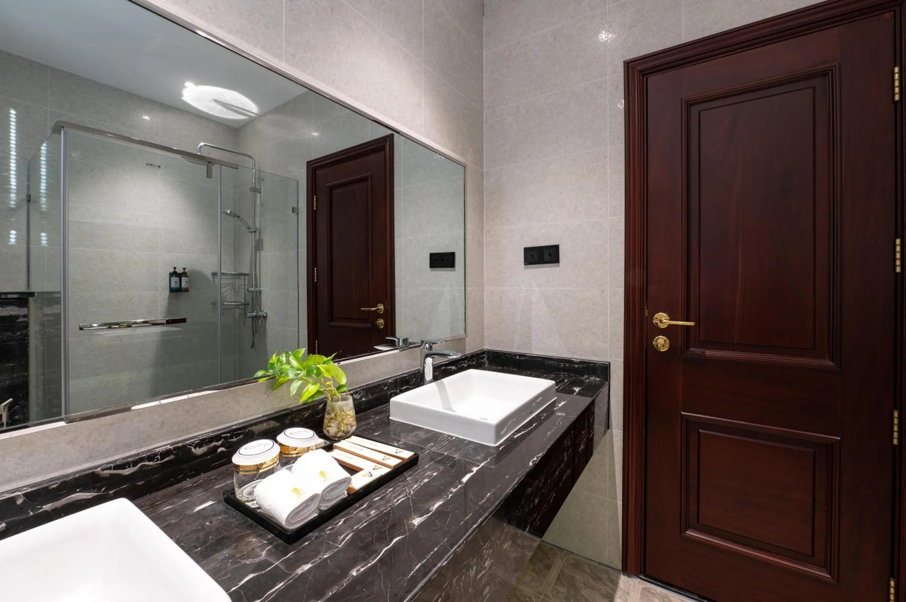 Bathroom in V V Hotel Battambang