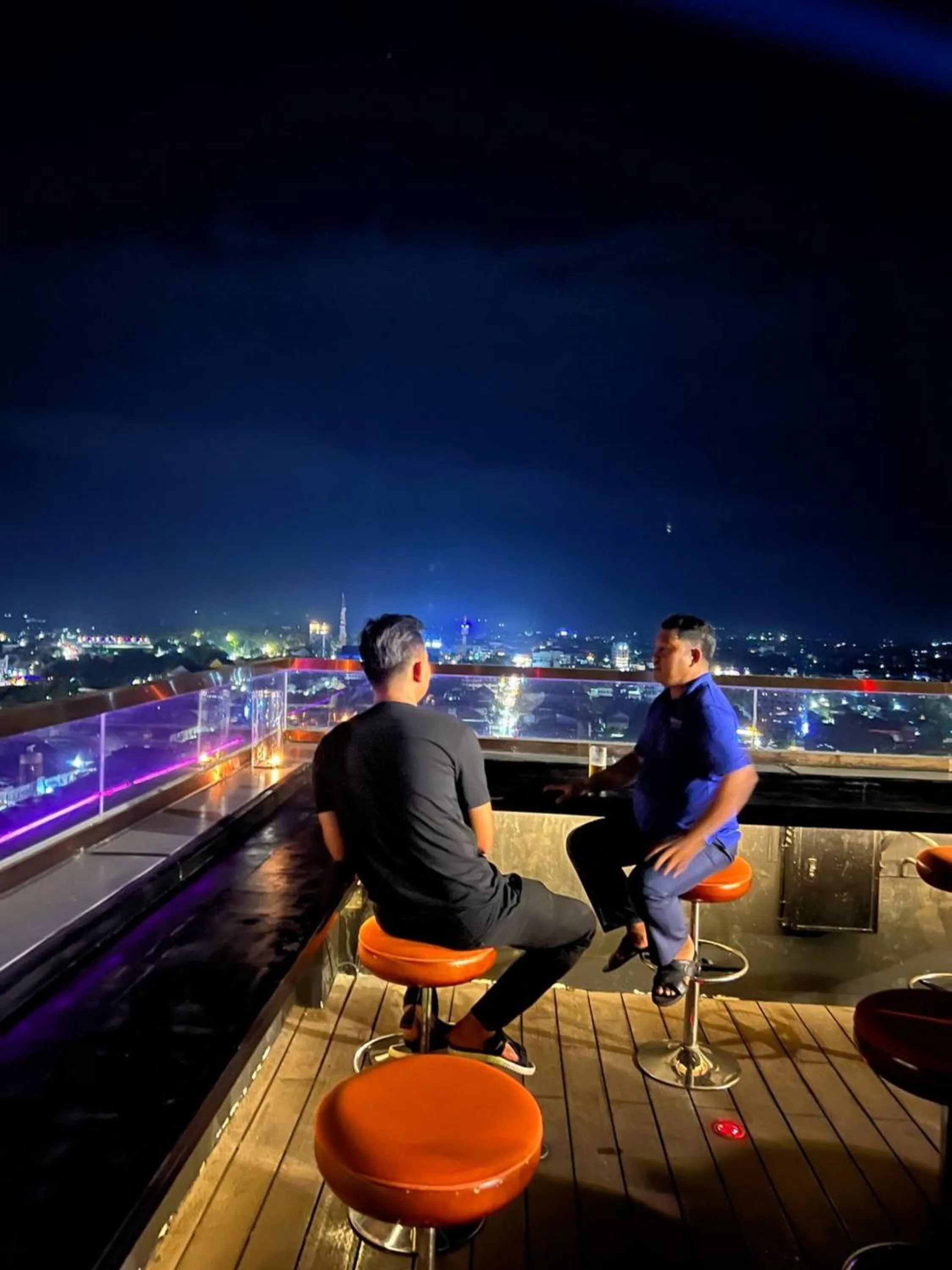 Lounge or bar in V V Hotel Battambang