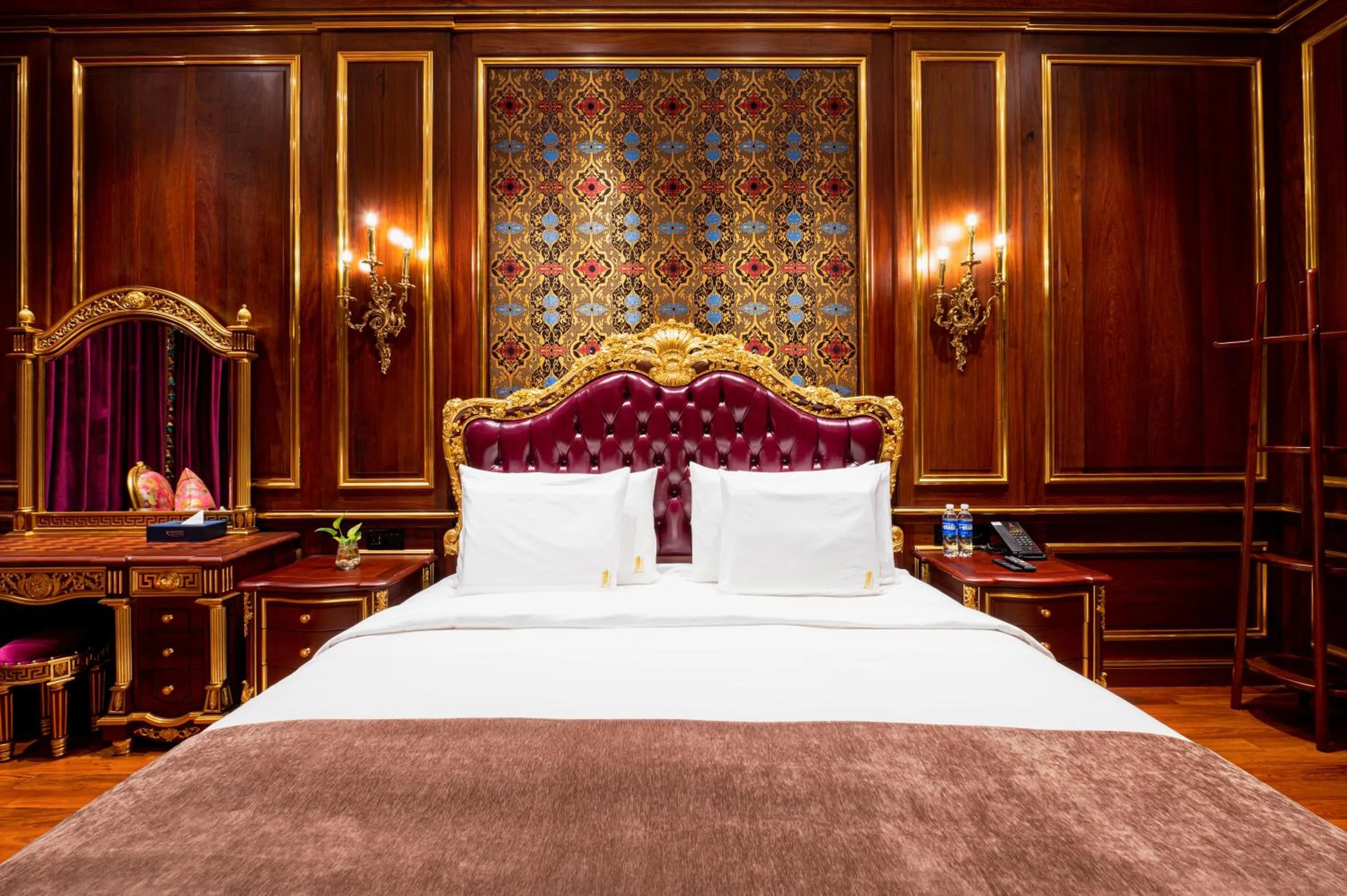 Bed in V V Hotel Battambang