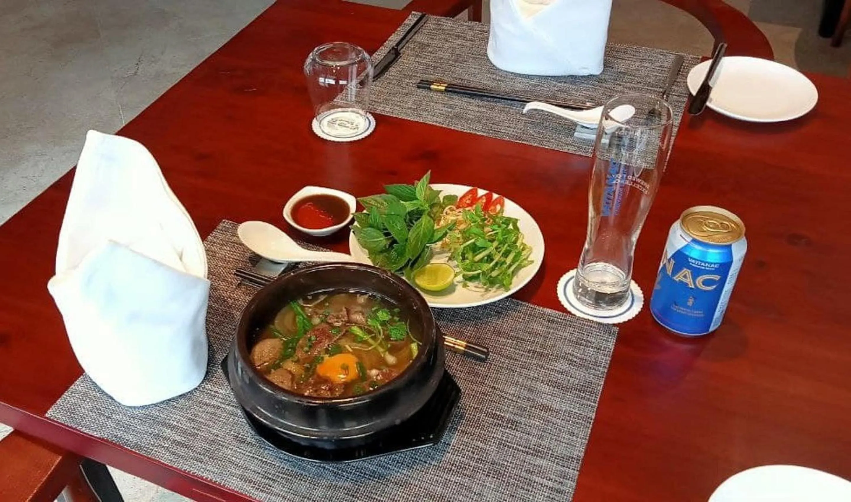 Restaurant/places to eat in V V Hotel Battambang