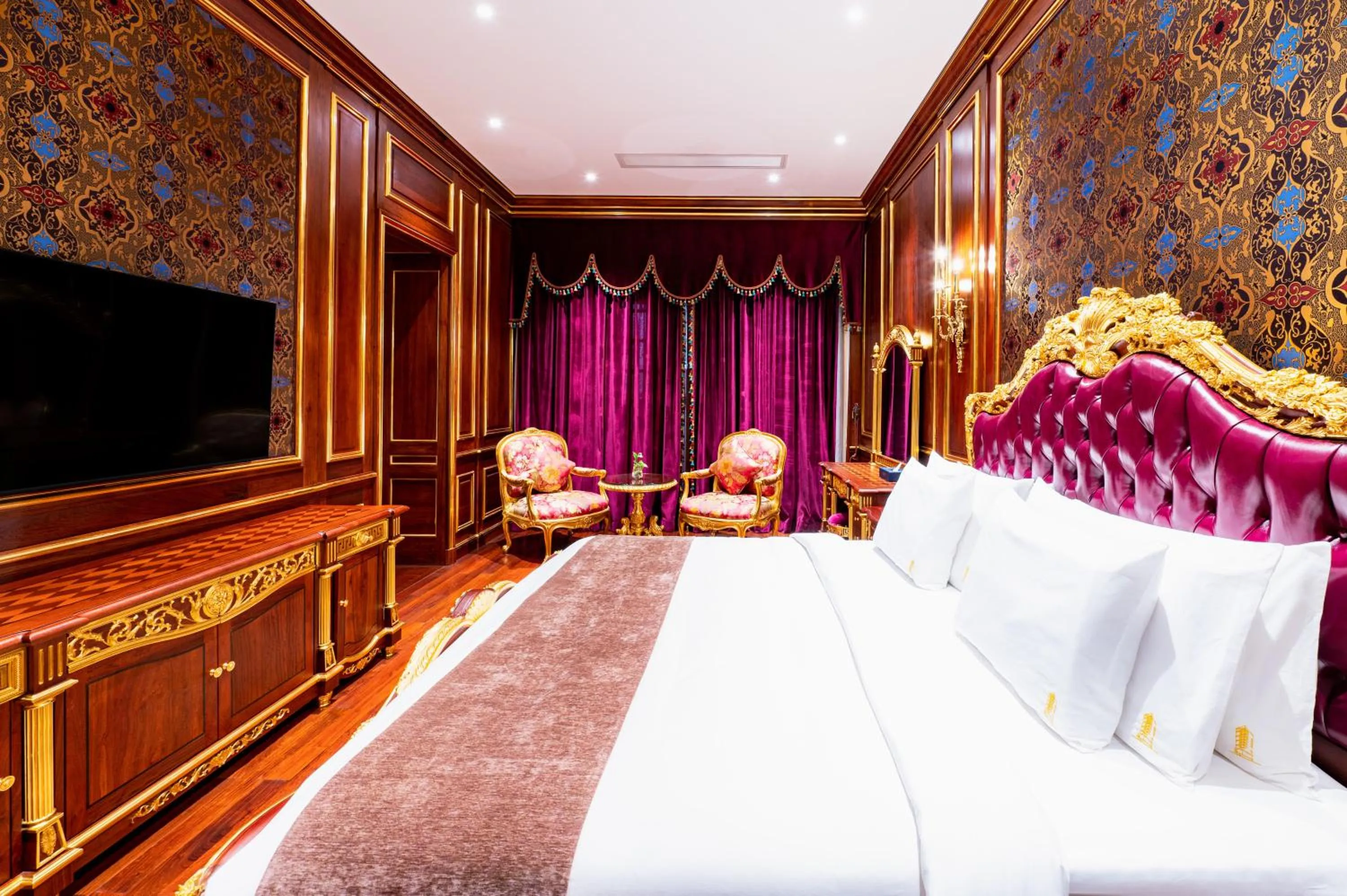 Bed in V V Hotel Battambang