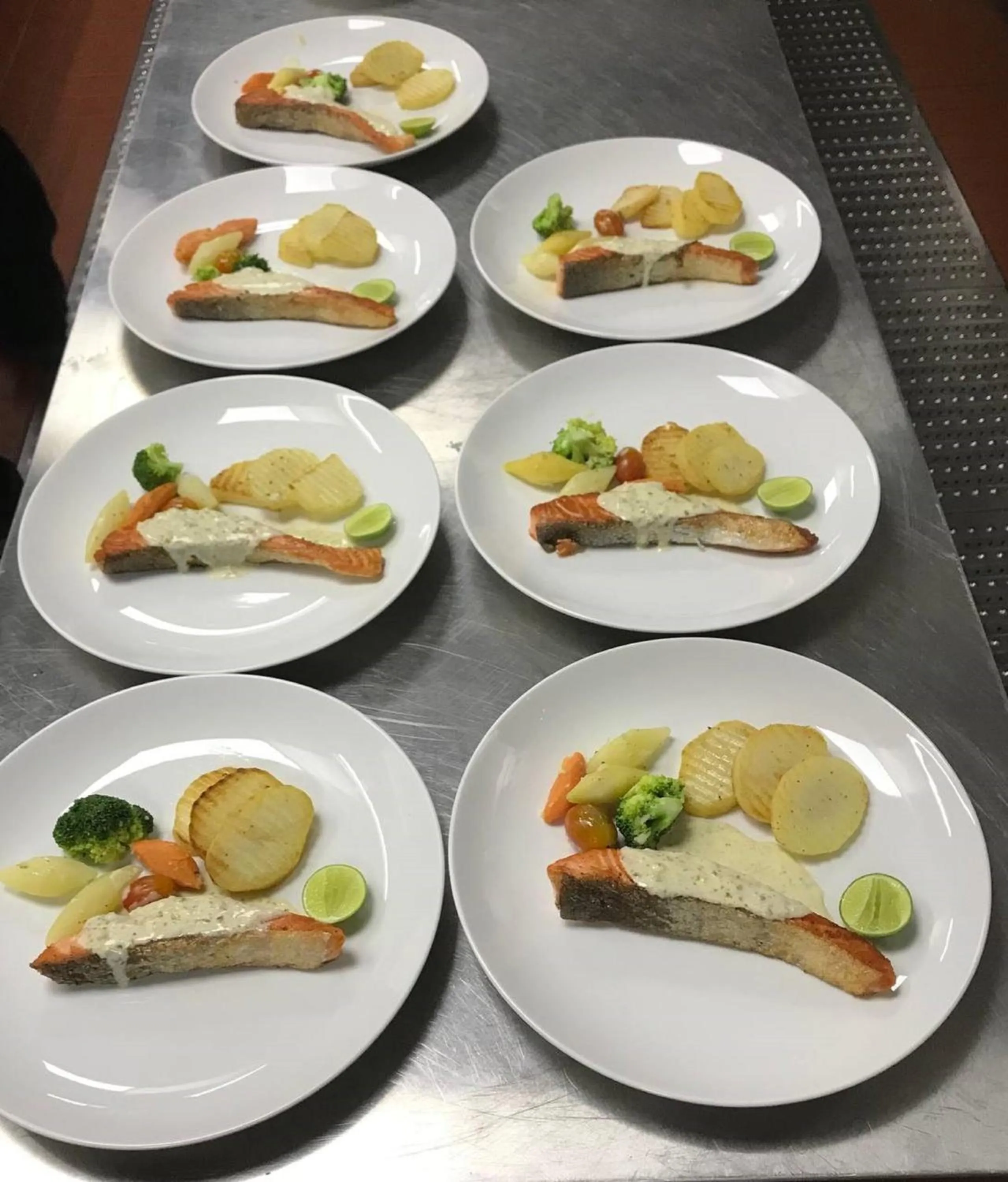 Restaurant/places to eat in V V Hotel Battambang