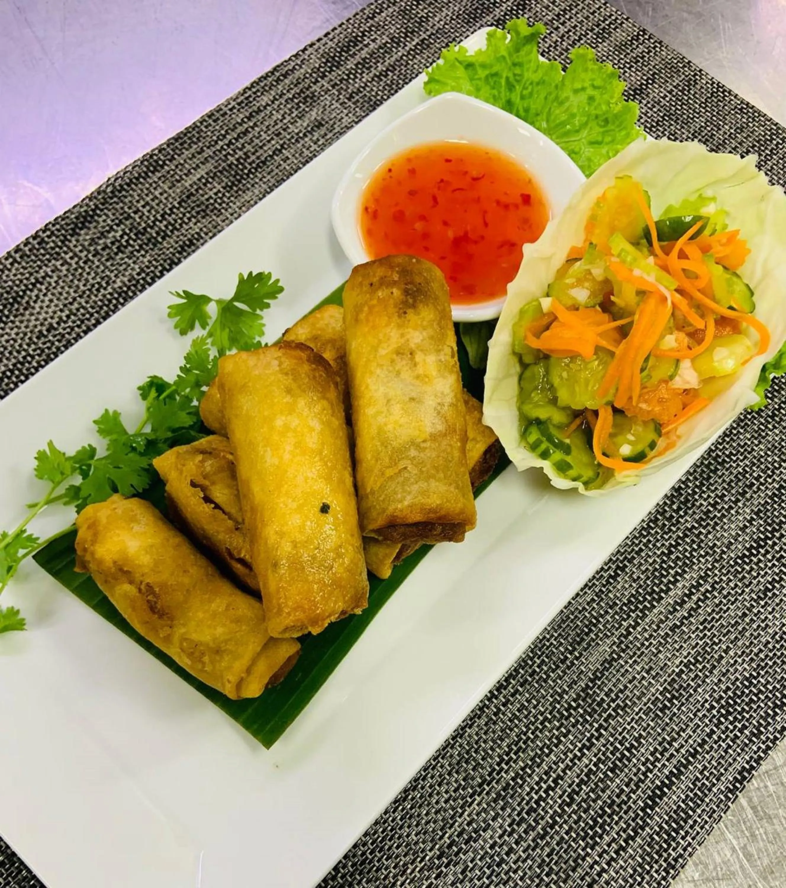 Restaurant/places to eat in V V Hotel Battambang