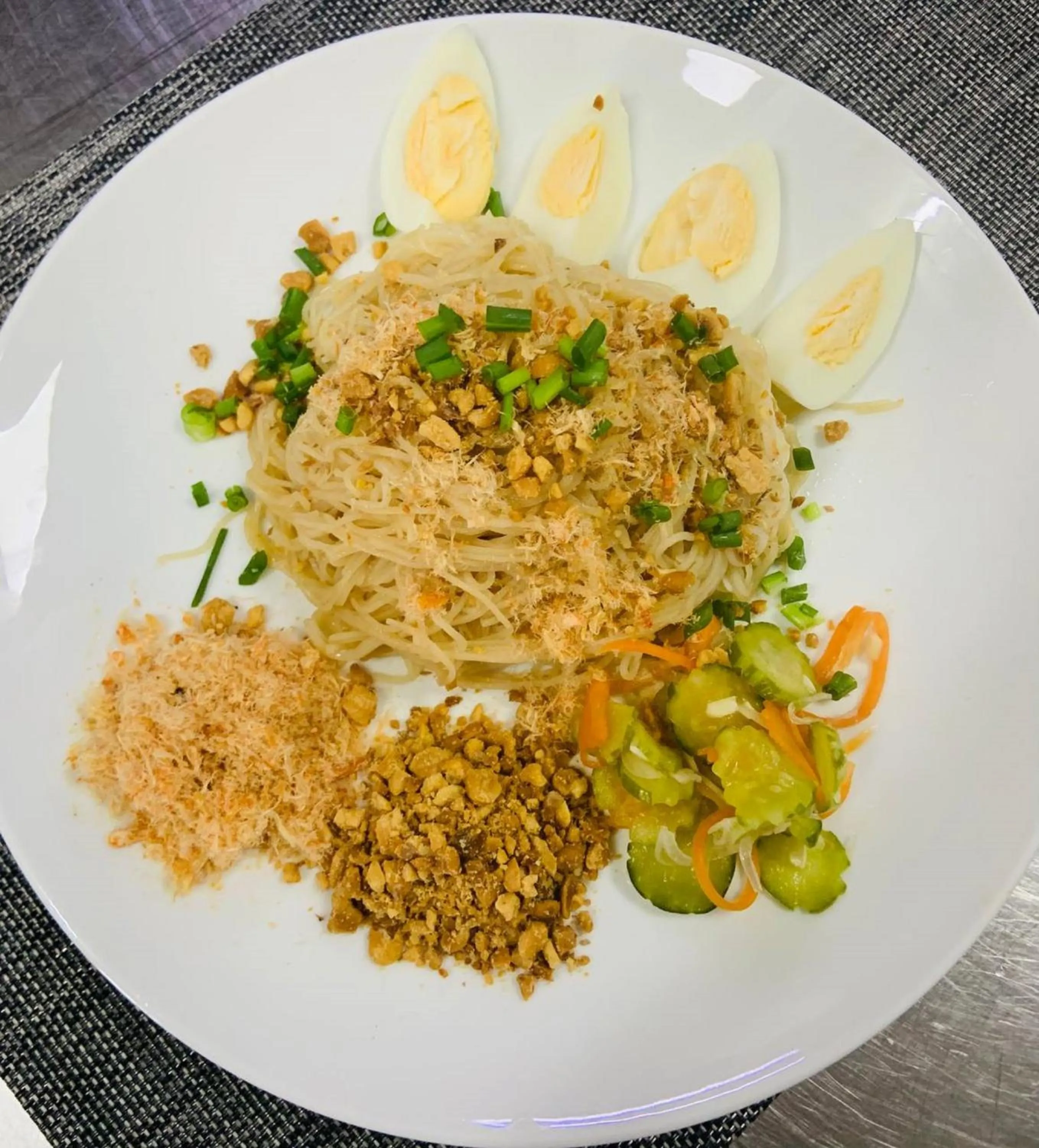 Restaurant/places to eat in V V Hotel Battambang