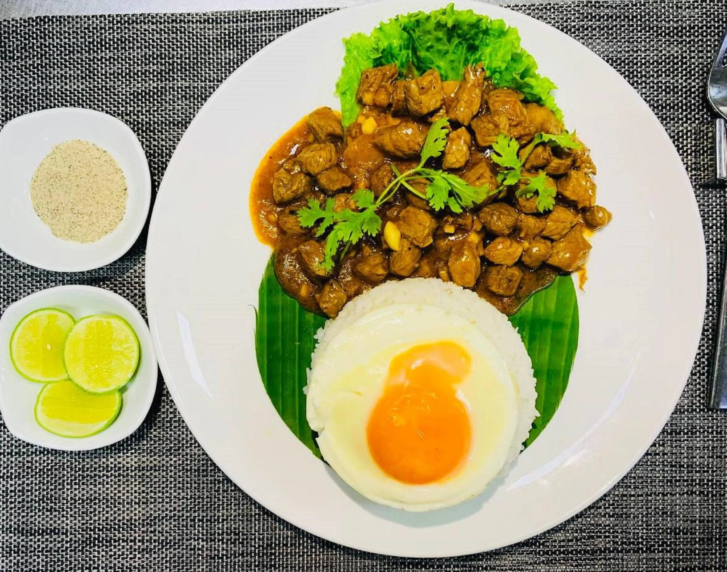 Restaurant/places to eat in V V Hotel Battambang