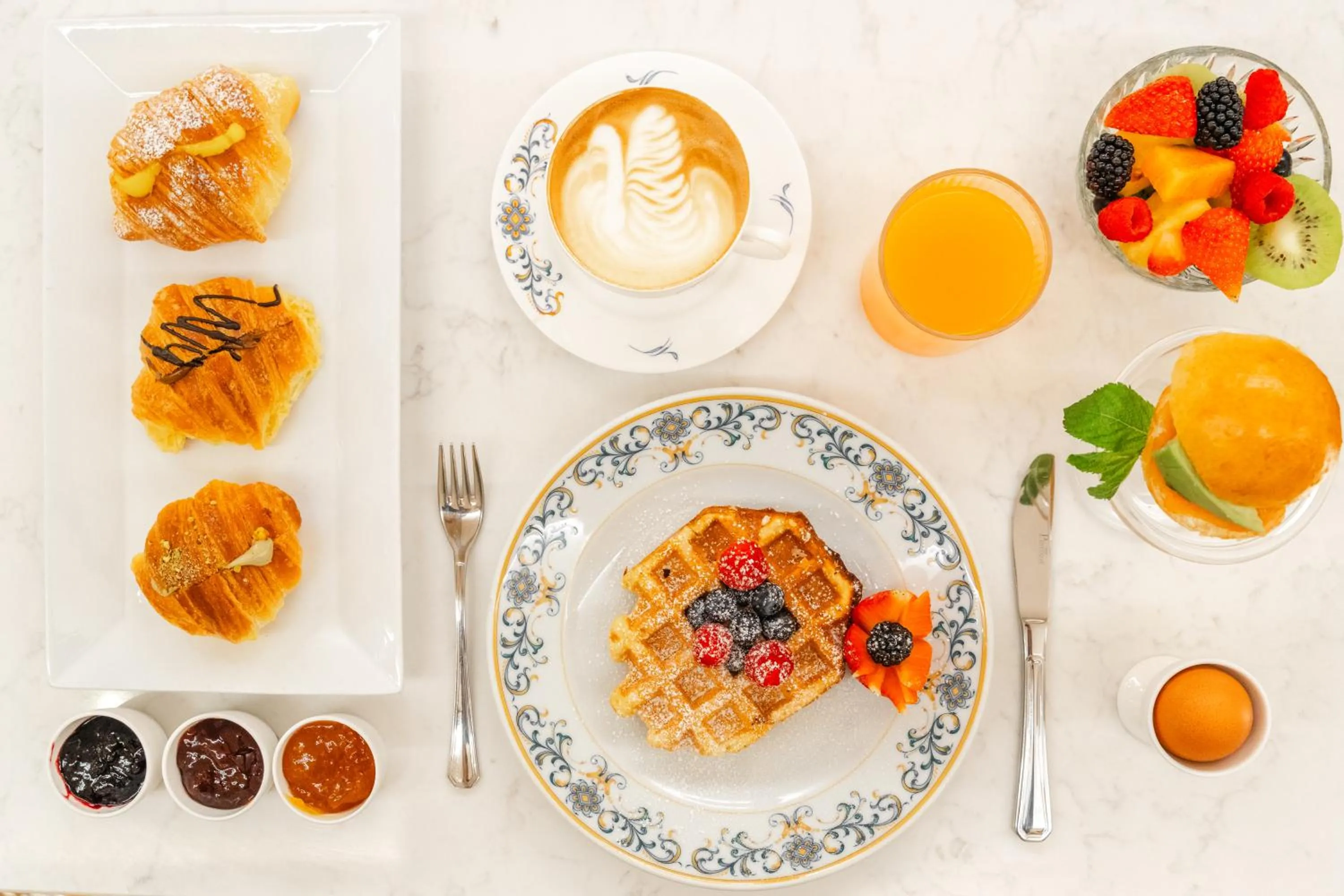 Buffet breakfast in Art Hotel Commercianti