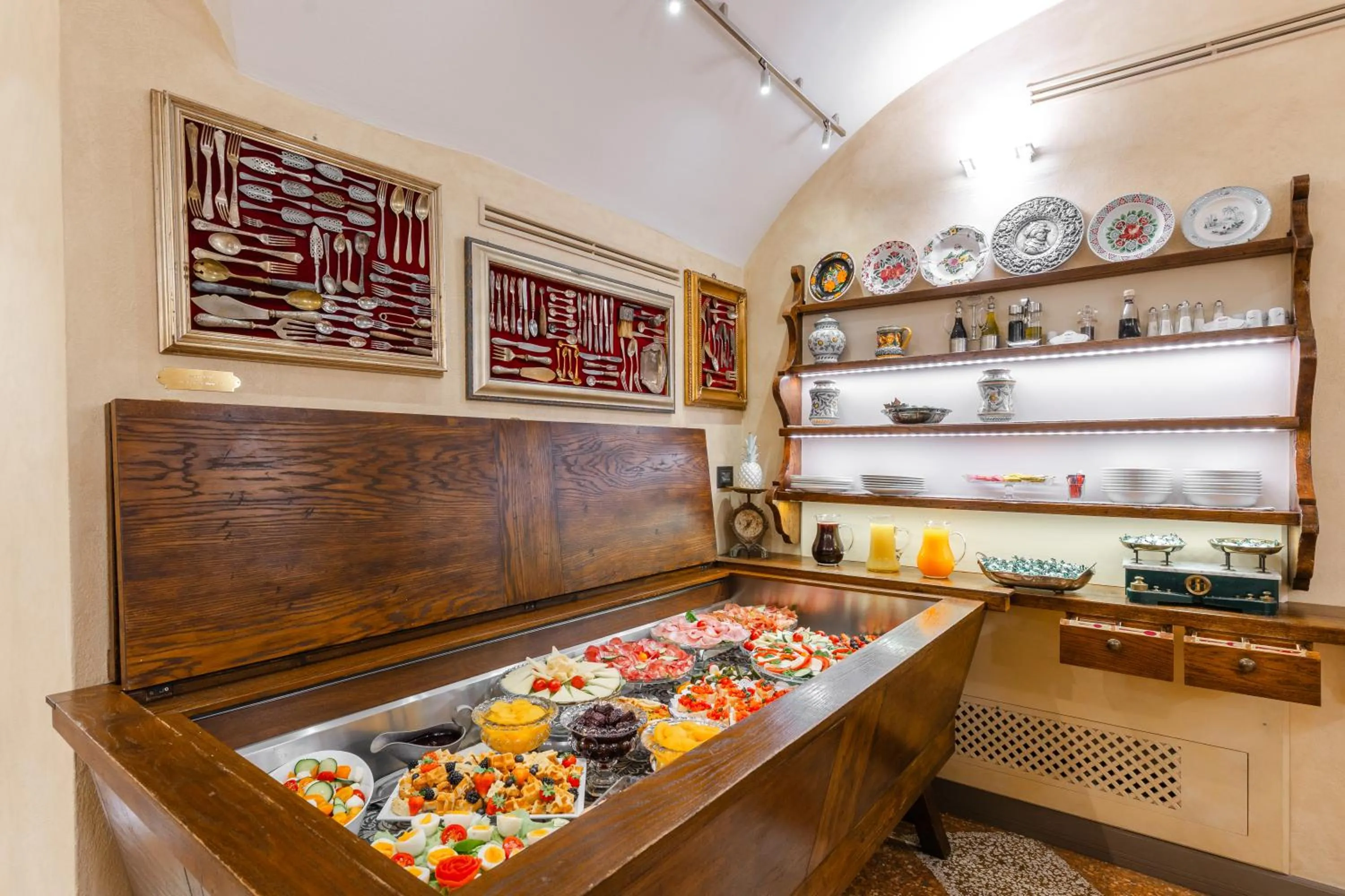 Buffet breakfast in Art Hotel Commercianti