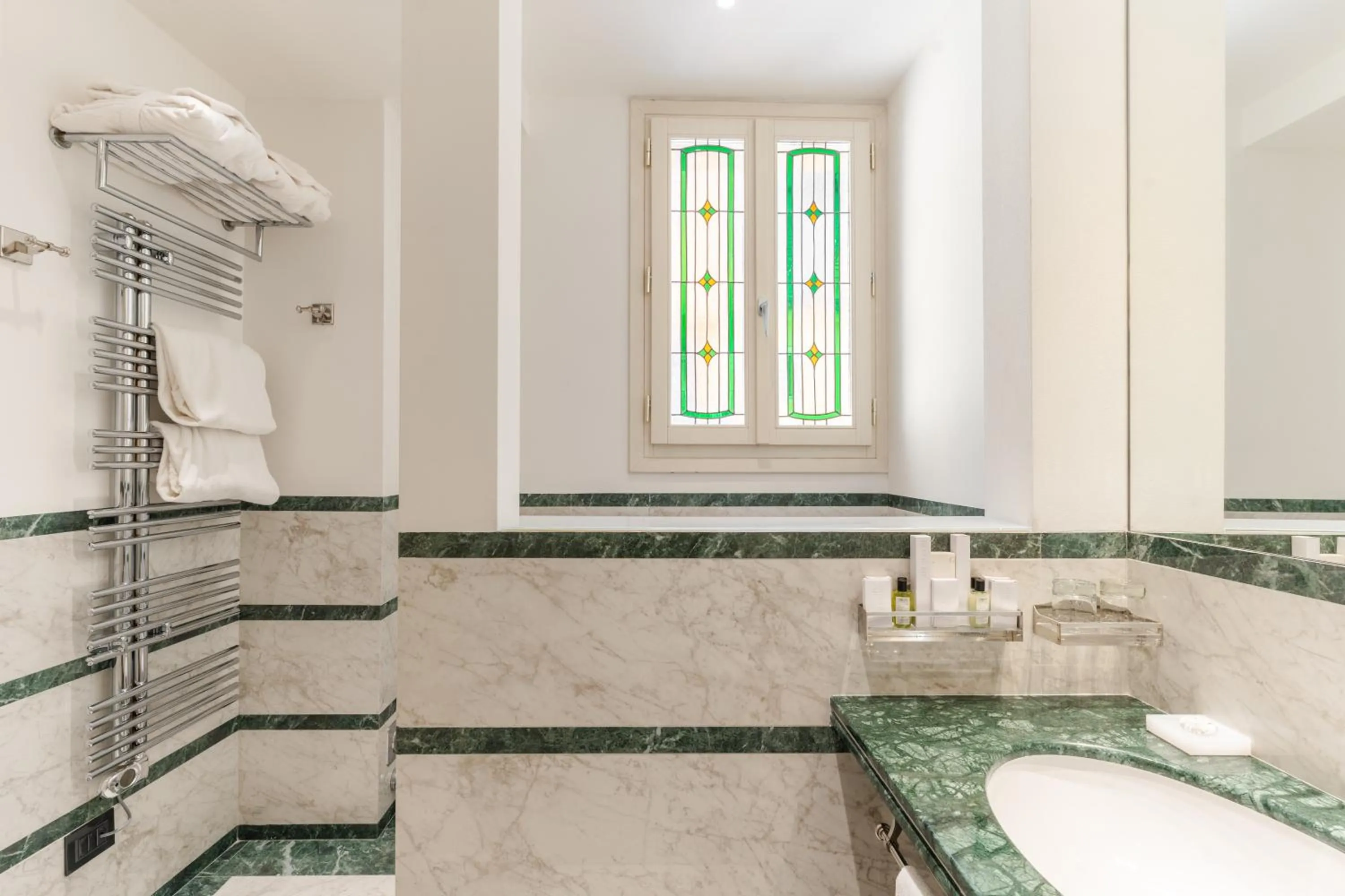 Bathroom in Art Hotel Commercianti