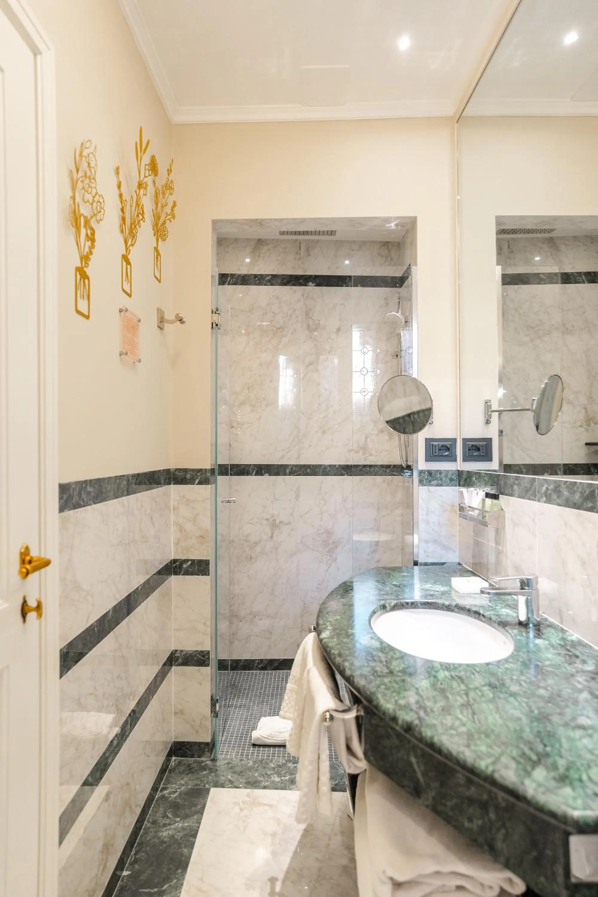 Bathroom in Art Hotel Commercianti