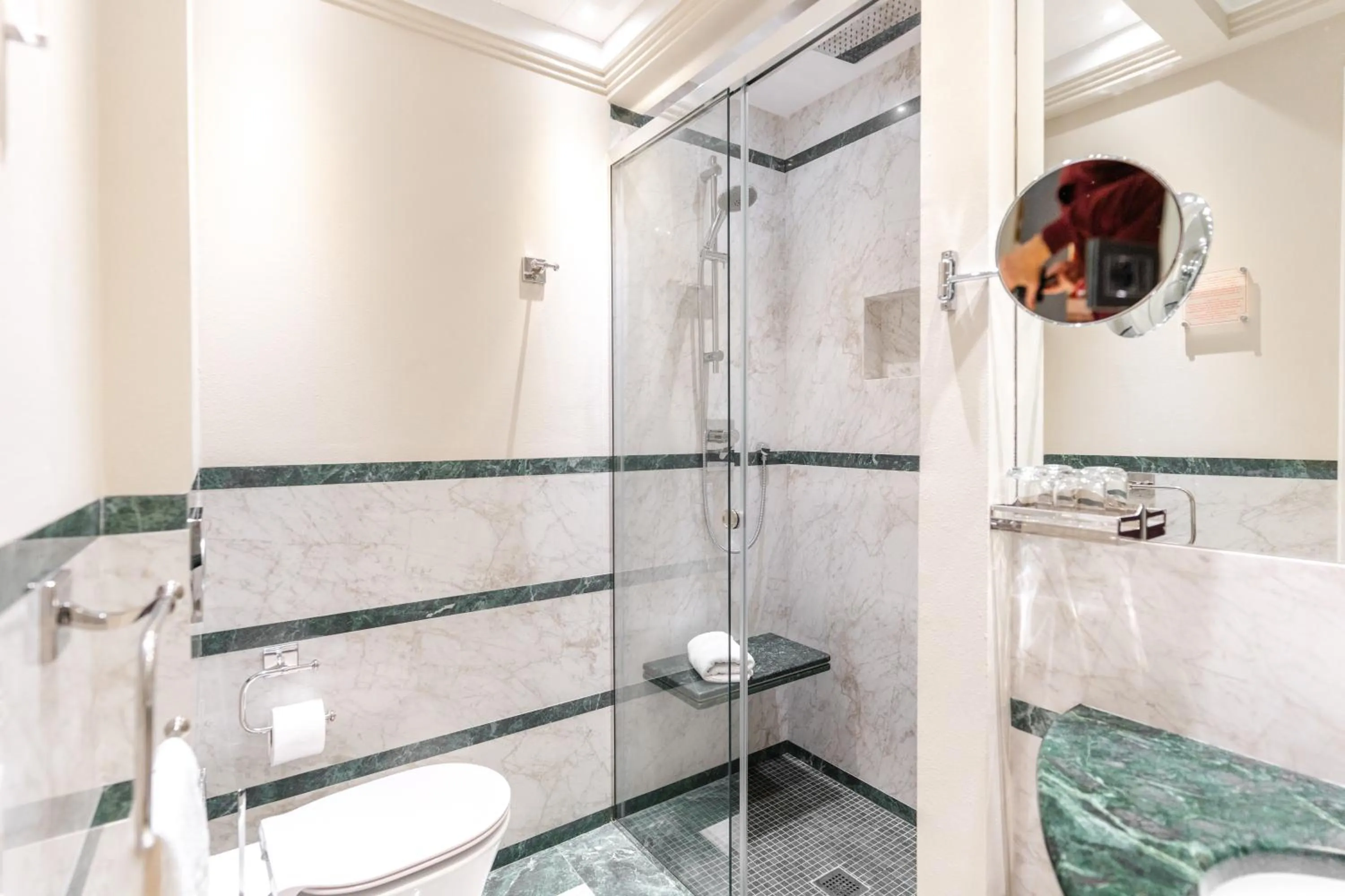 Bathroom in Art Hotel Commercianti