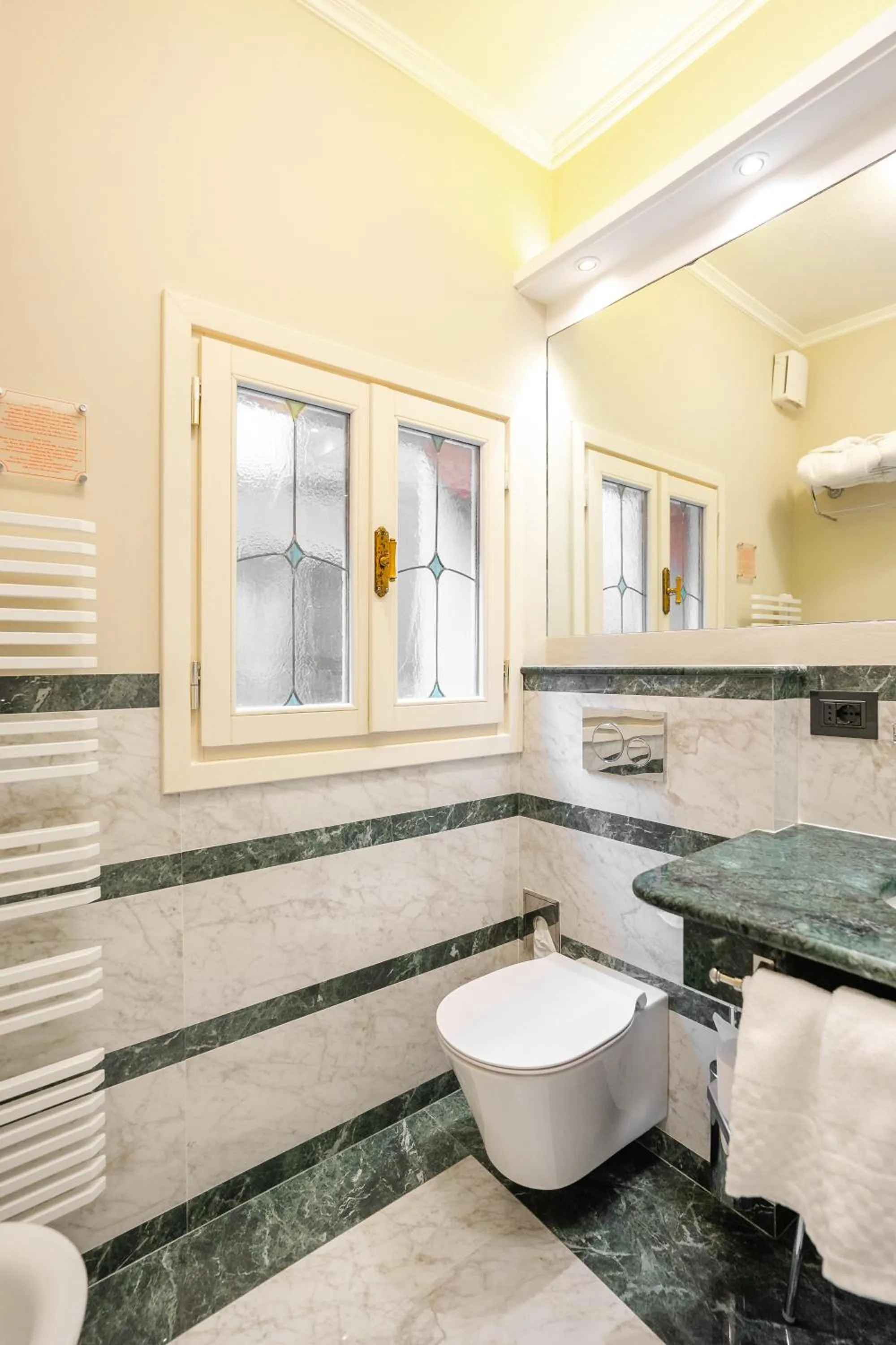 Bathroom in Art Hotel Commercianti