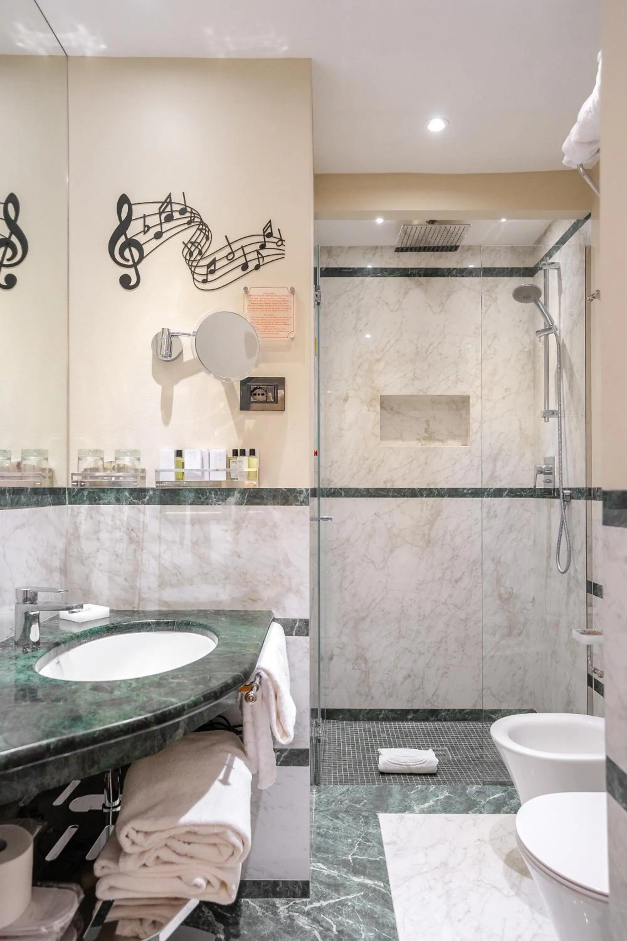 Bathroom in Art Hotel Commercianti