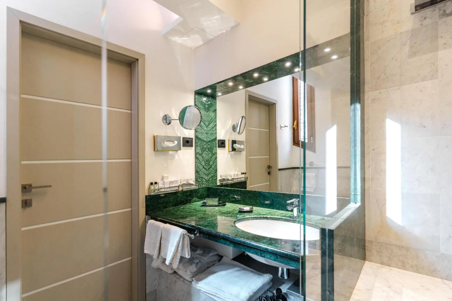 Bathroom in Art Hotel Commercianti