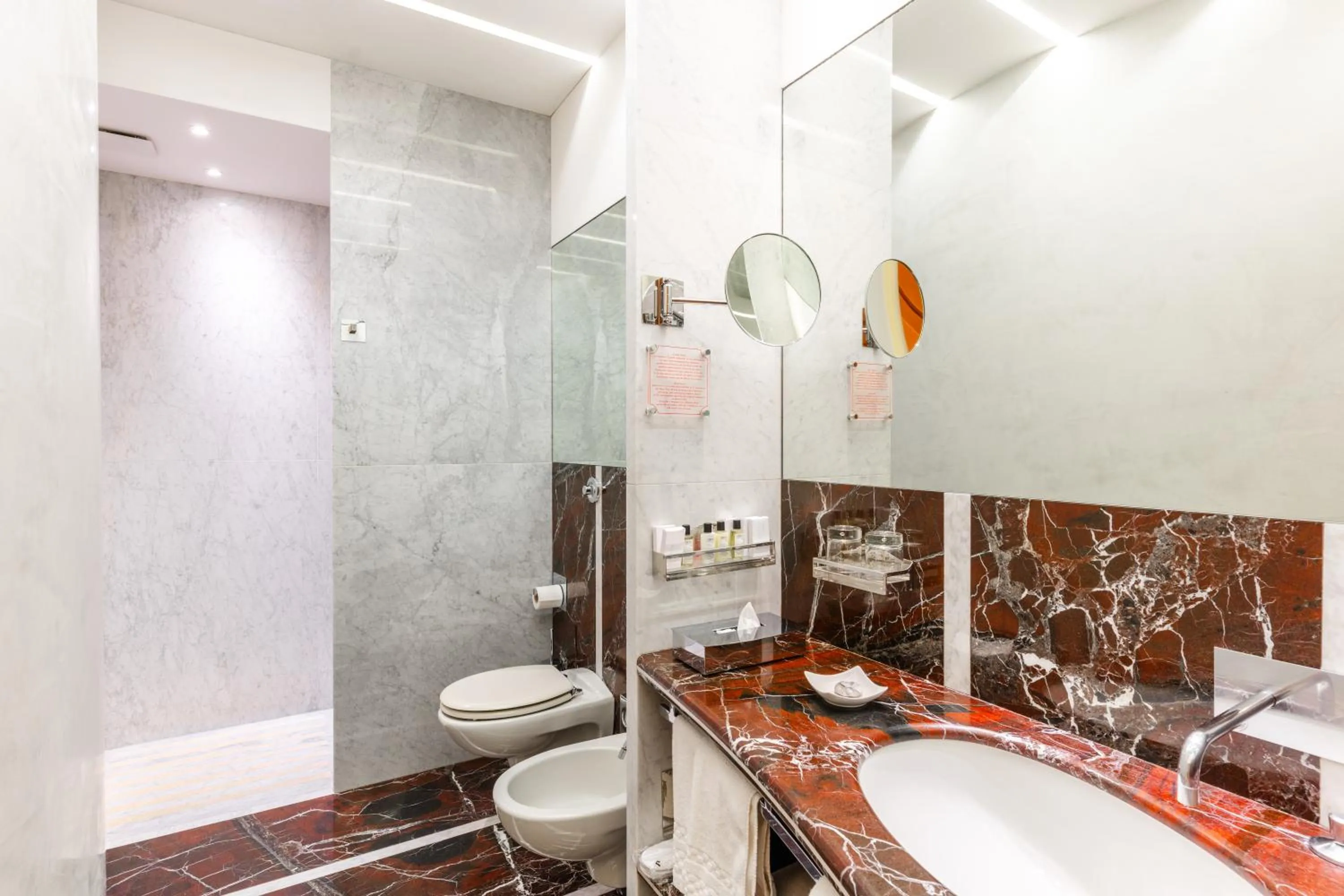 Bathroom in Art Hotel Commercianti