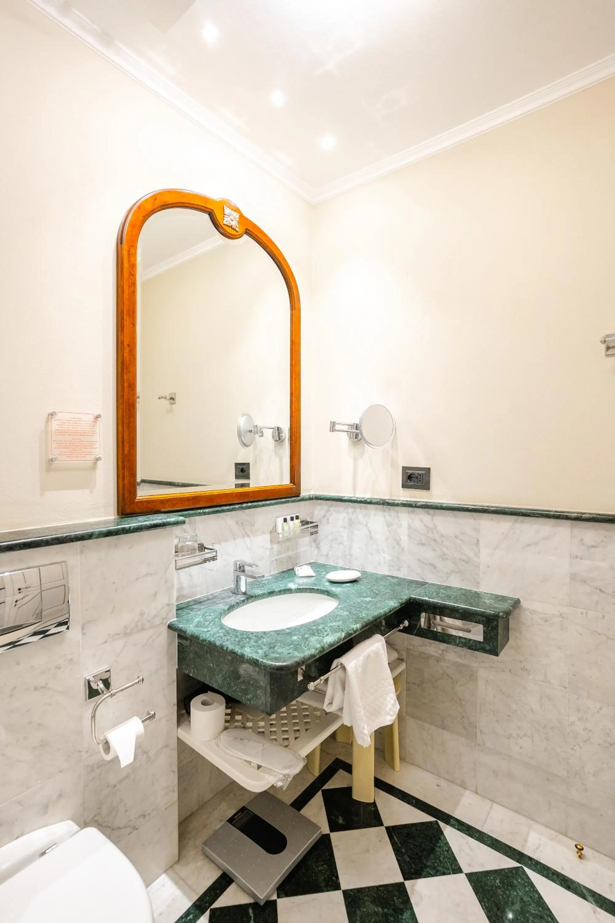 Bathroom in Art Hotel Commercianti