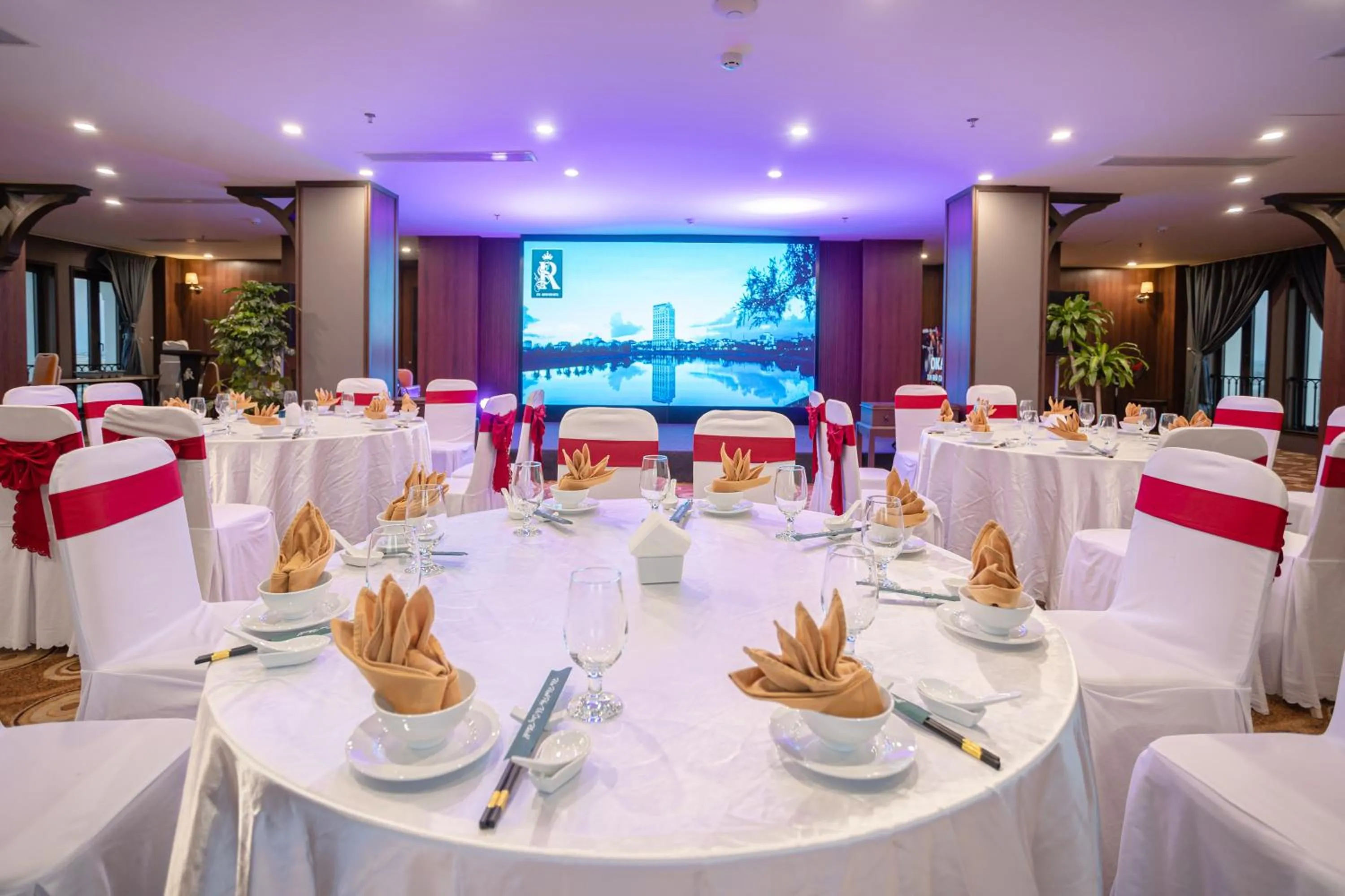 Restaurant/places to eat in Rex Quang Binh Hotel