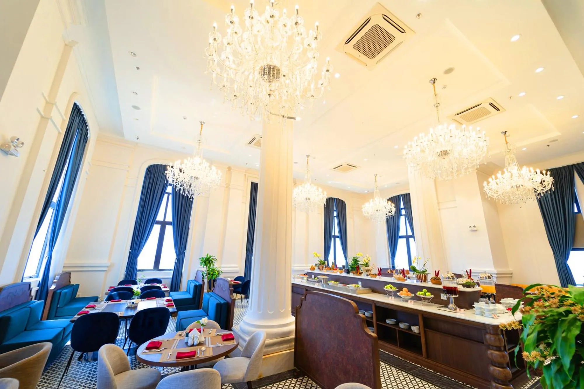 Restaurant/places to eat in Rex Quang Binh Hotel