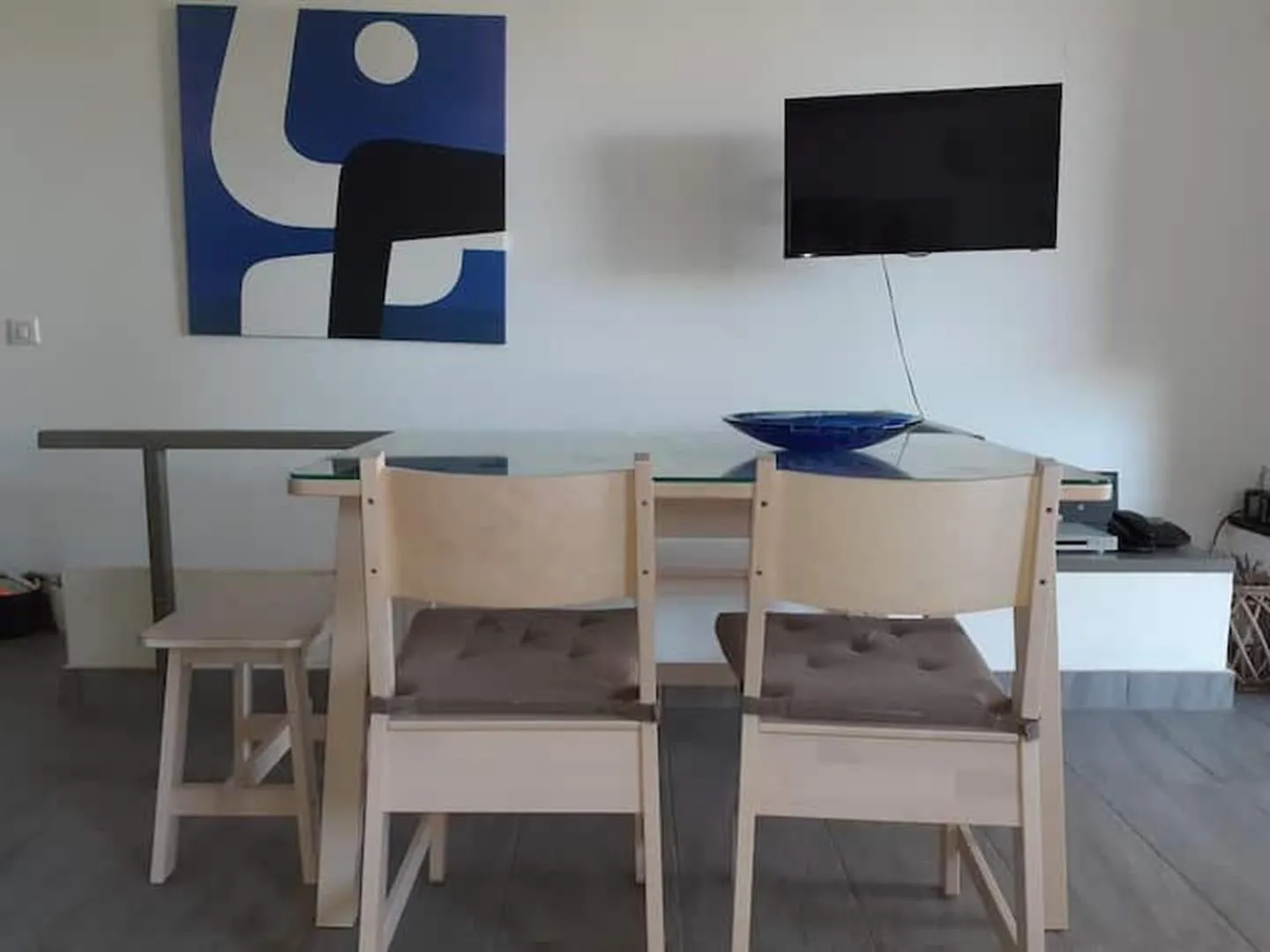 Dining area in Breezy summer maisonette with exciting view!