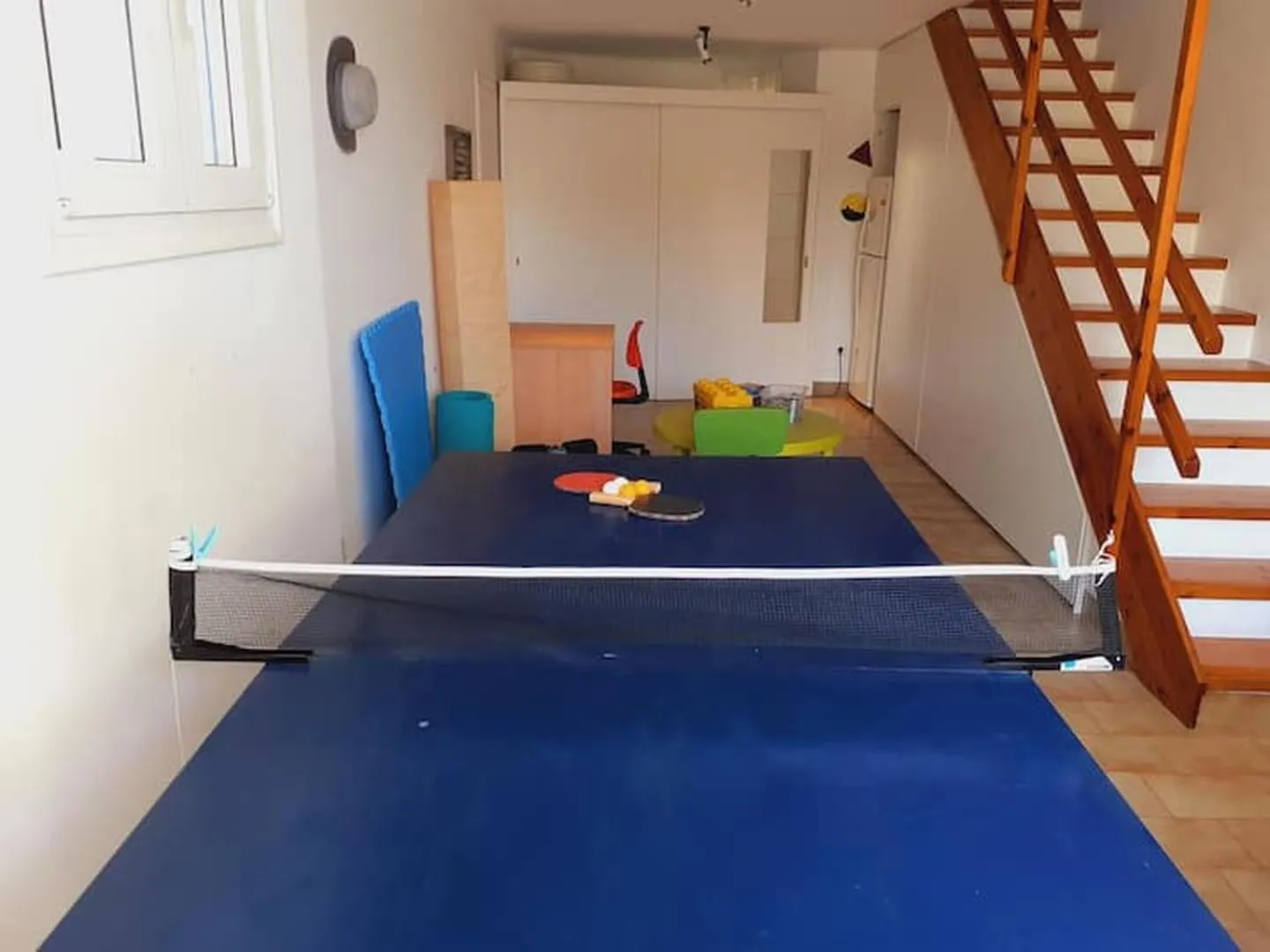 Table tennis in Breezy summer maisonette with exciting view!