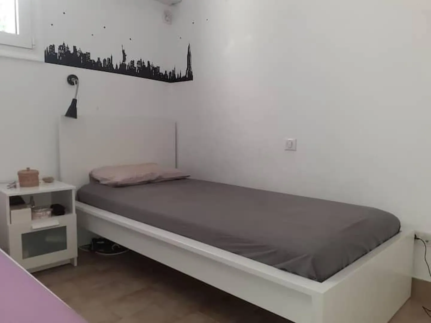 Bed in Breezy summer maisonette with exciting view!