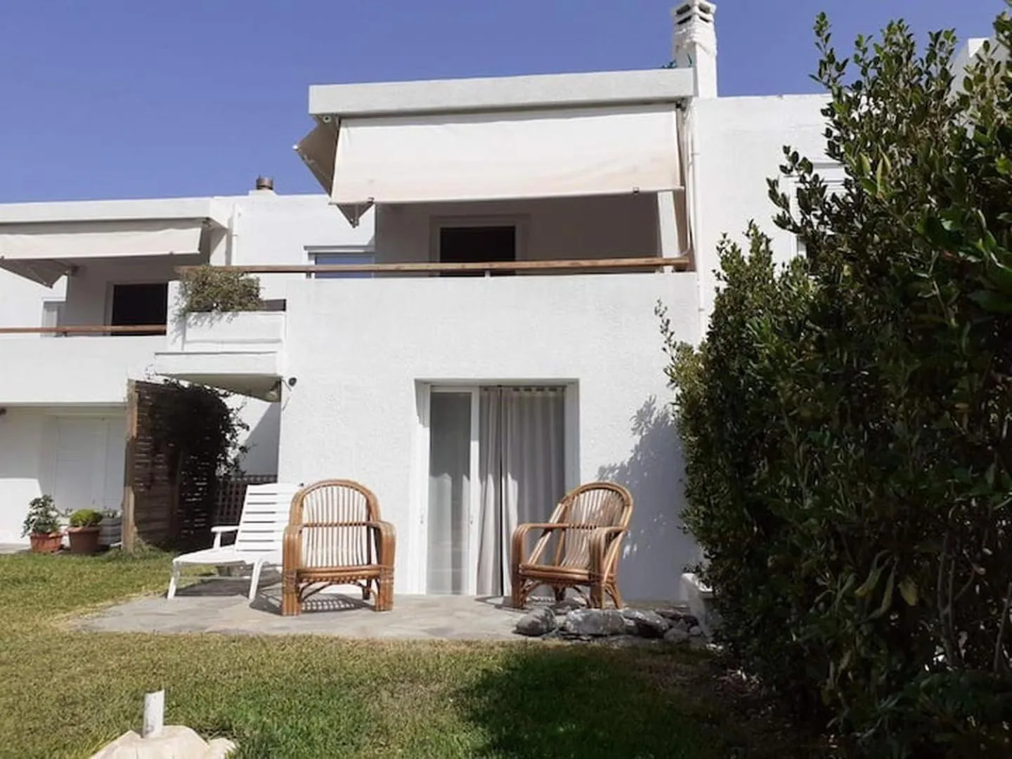 Patio in Breezy summer maisonette with exciting view!