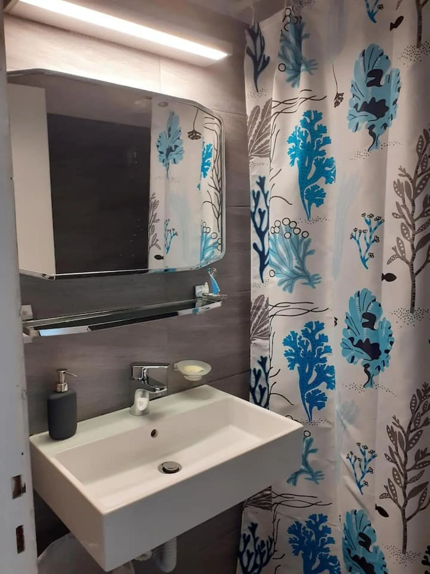 Bathroom in Breezy summer maisonette with exciting view!