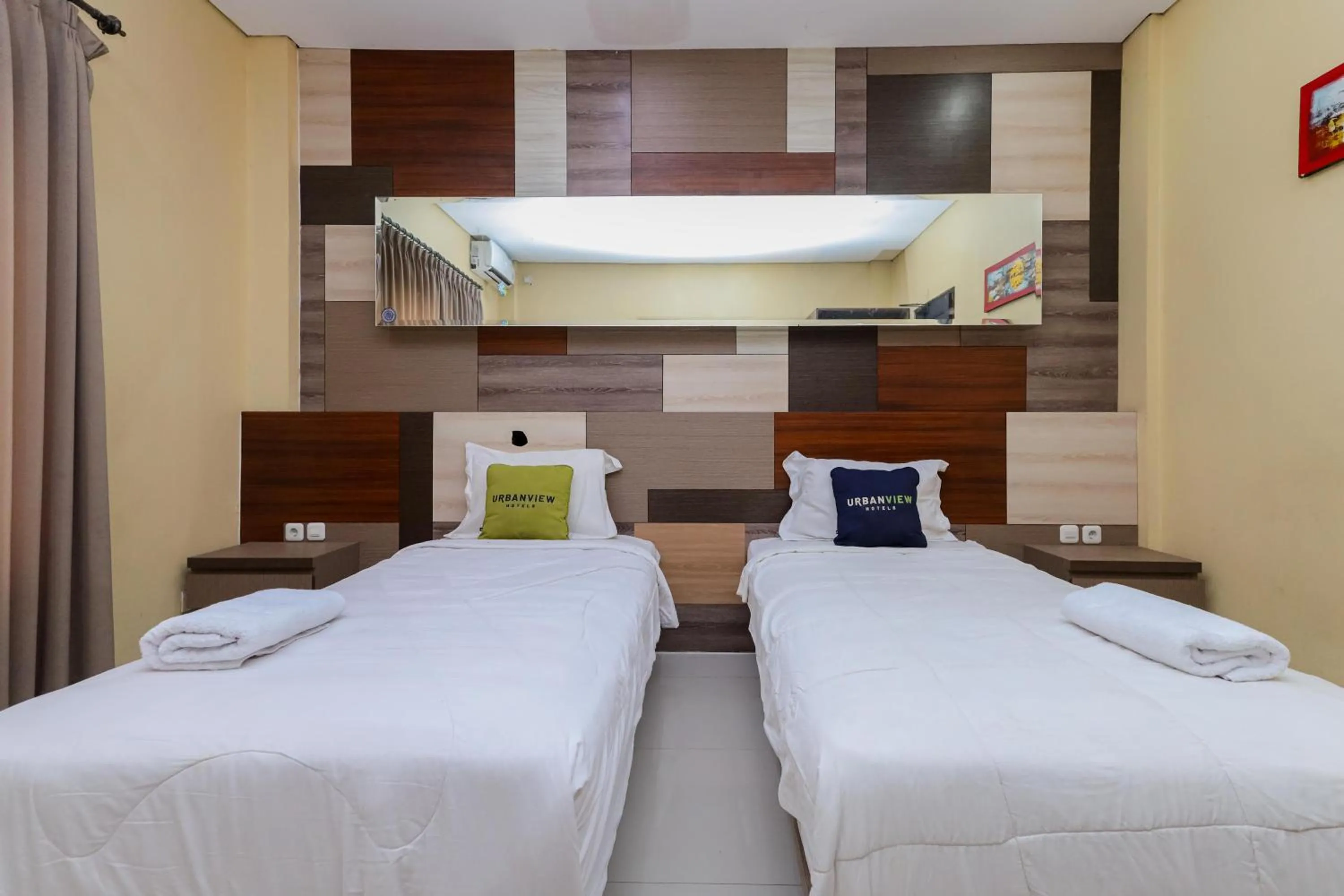 Bedroom, Bed in Urbanview Hotel WG Jimbaran Bali