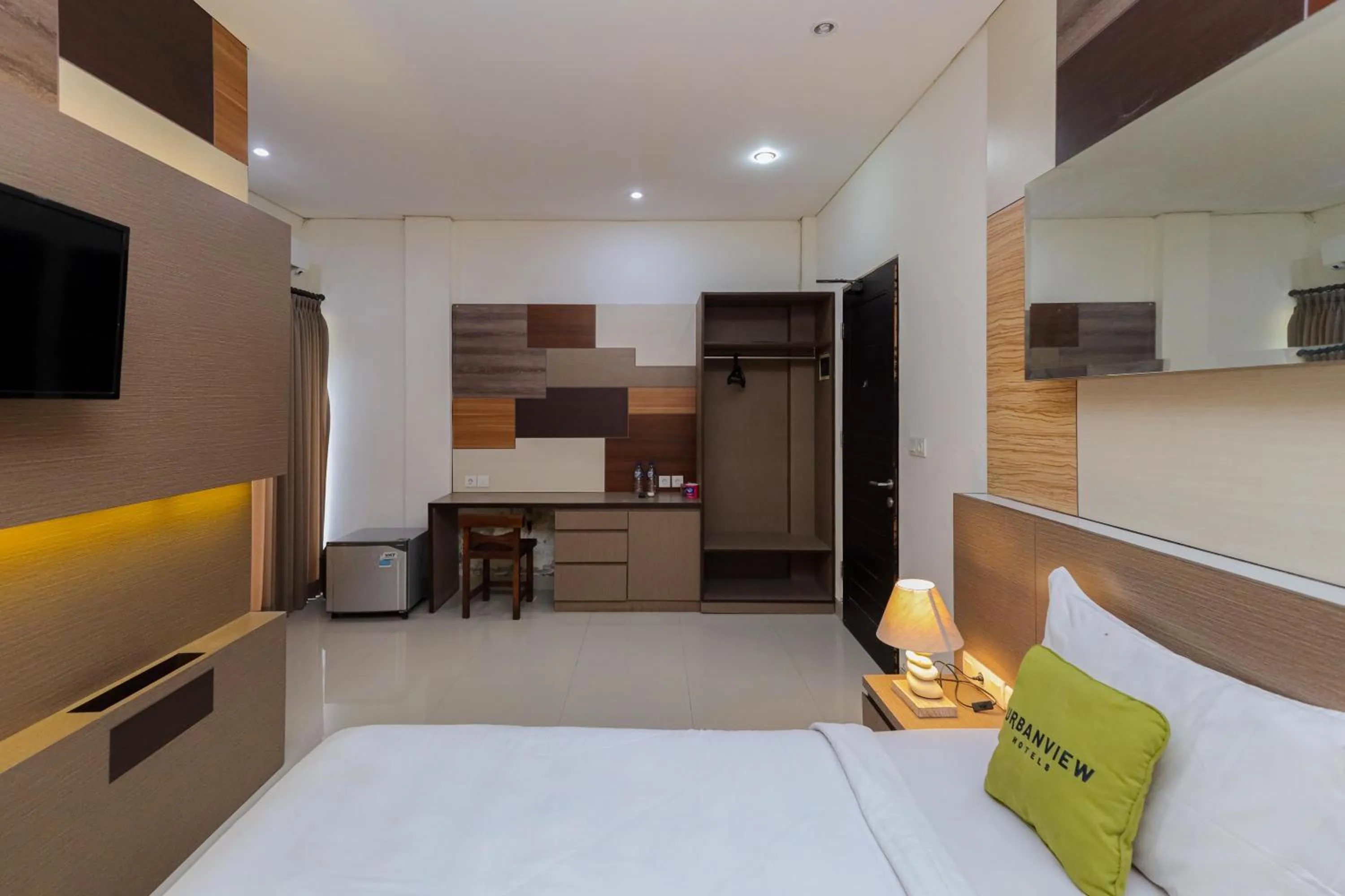 Bedroom, Bed in Urbanview Hotel WG Jimbaran Bali