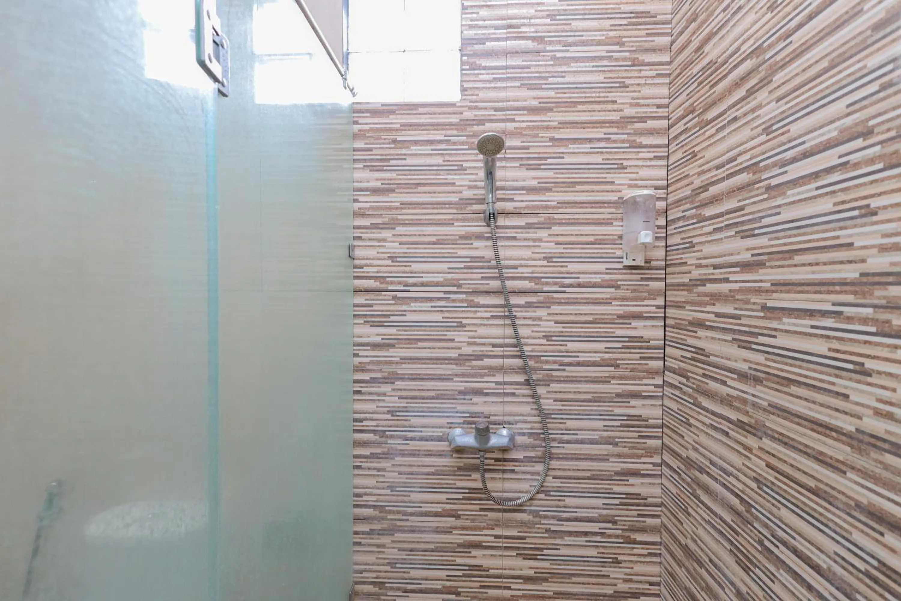 Shower in Urbanview Hotel WG Jimbaran Bali