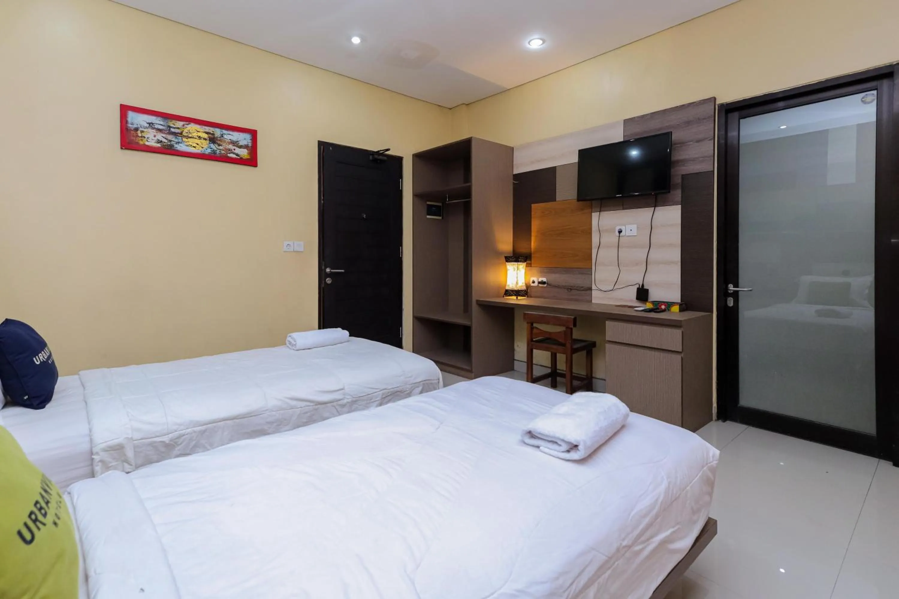 Bedroom, Bed in Urbanview Hotel WG Jimbaran Bali