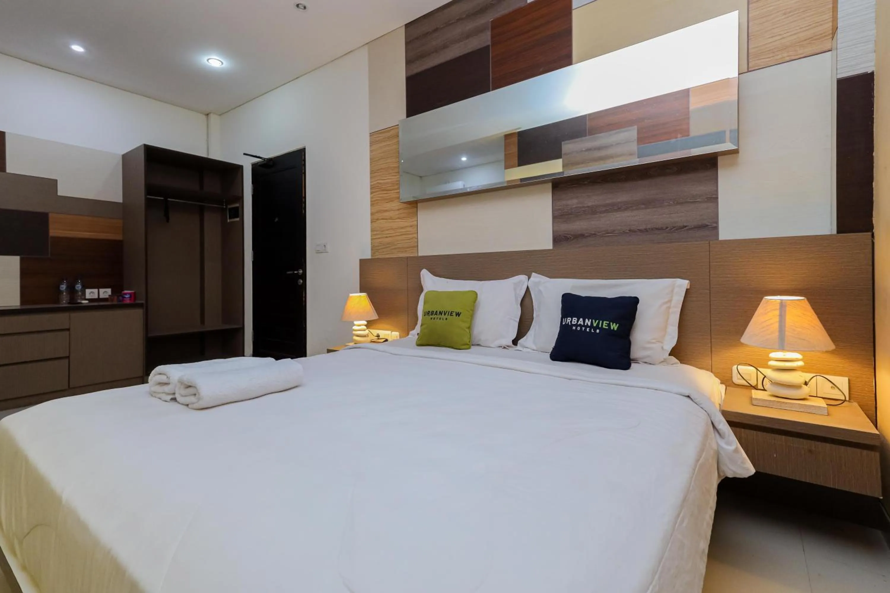 Bedroom, Bed in Urbanview Hotel WG Jimbaran Bali