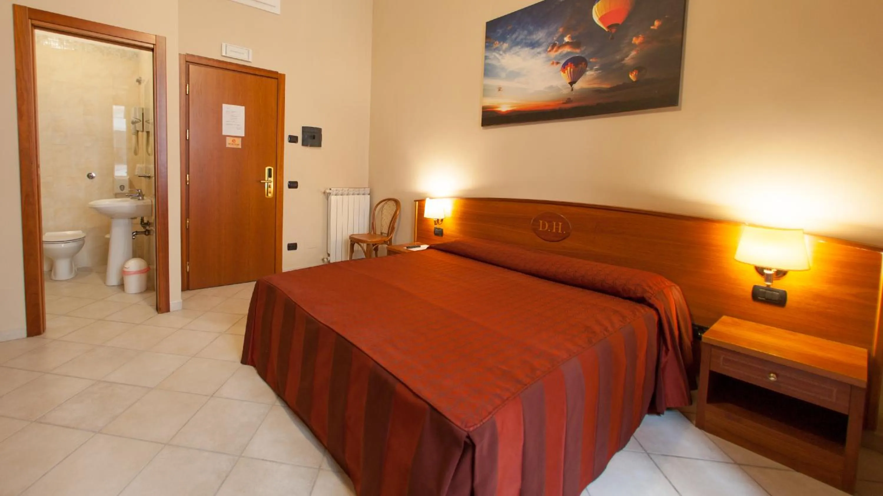 Photo of the whole room, Bed in Dama Private Rooms