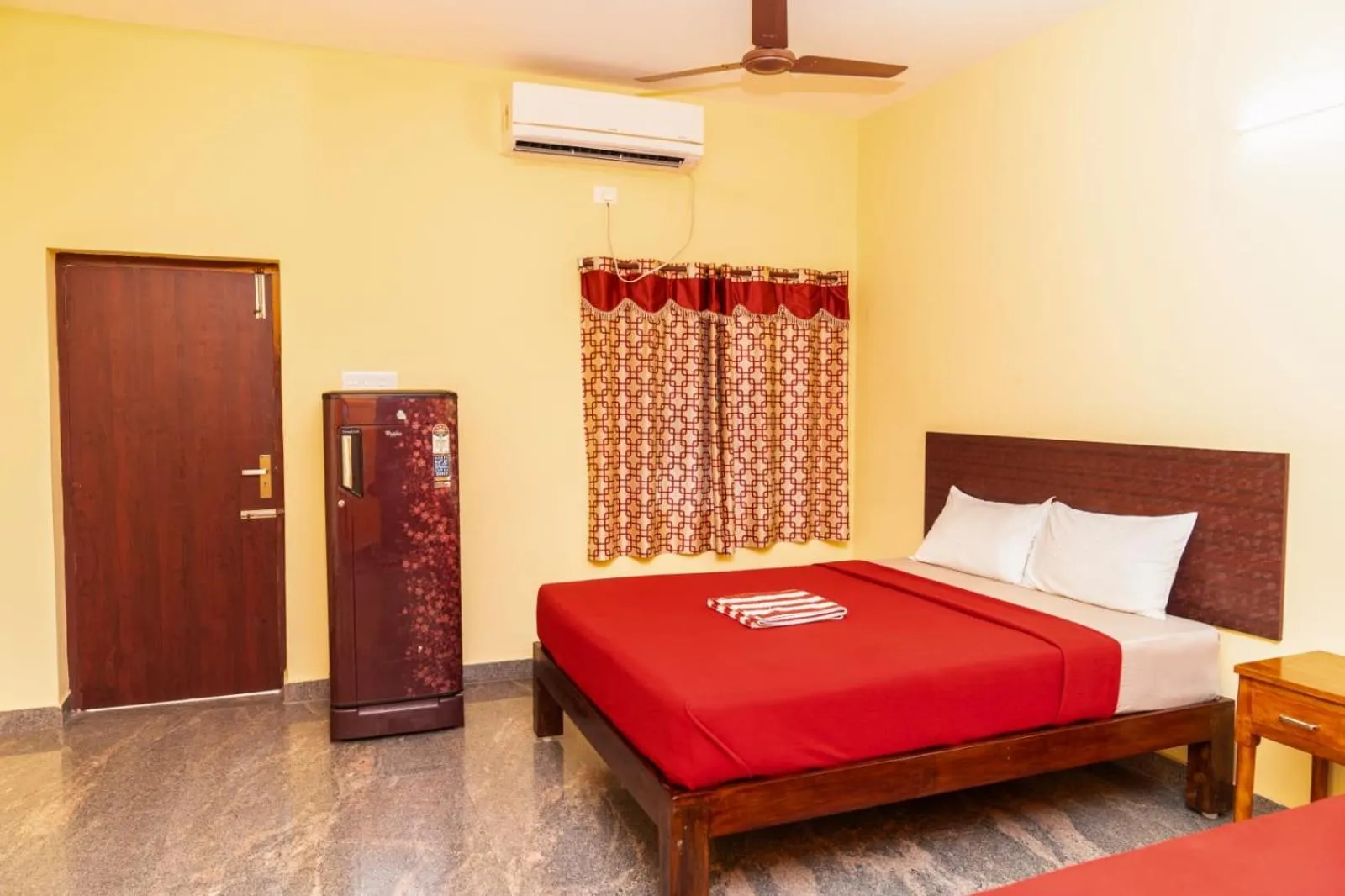 Bed in Le Springlynn Residency