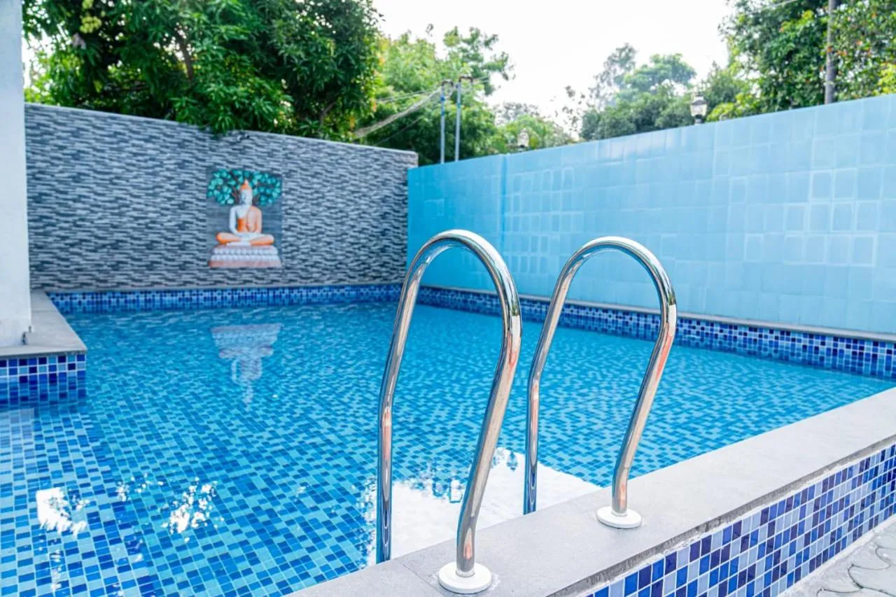 Swimming pool in Le Springlynn Residency