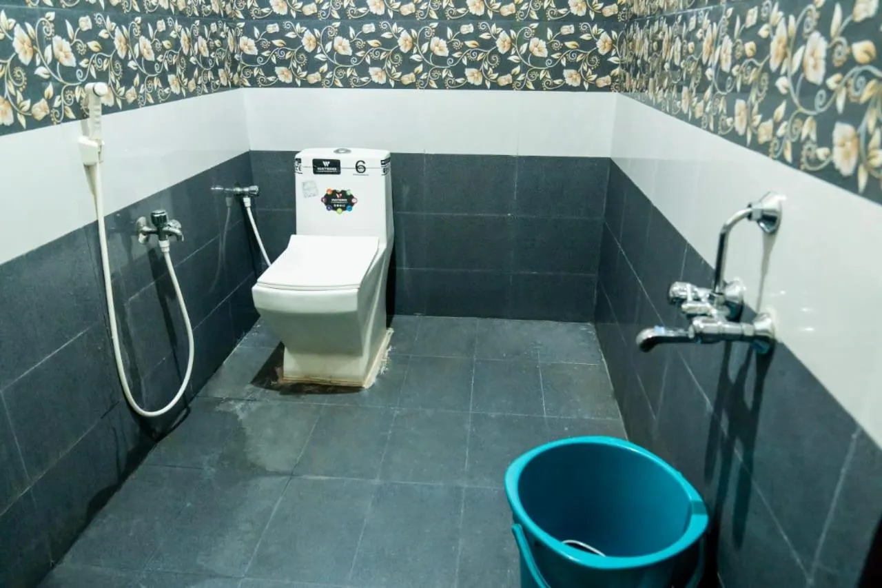 Toilet in Le Springlynn Residency