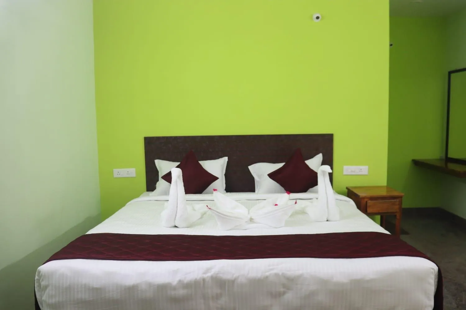 Bed in Le Springlynn Residency