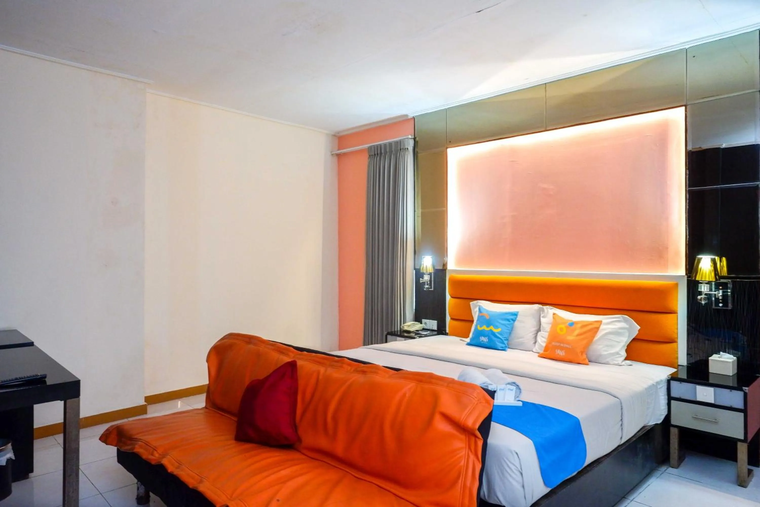 Bedroom, Bed in Sans Hotel International Surabaya