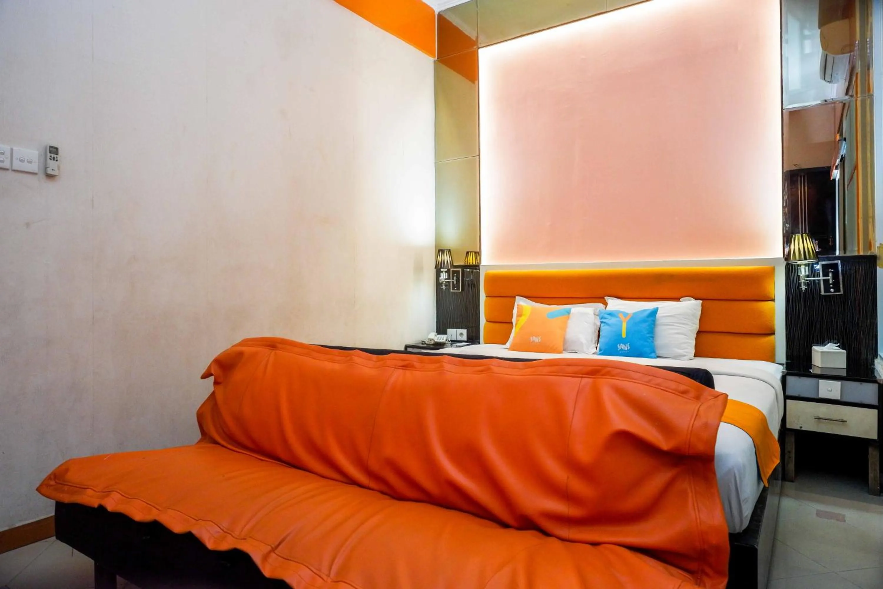 Bedroom, Bed in Sans Hotel International Surabaya