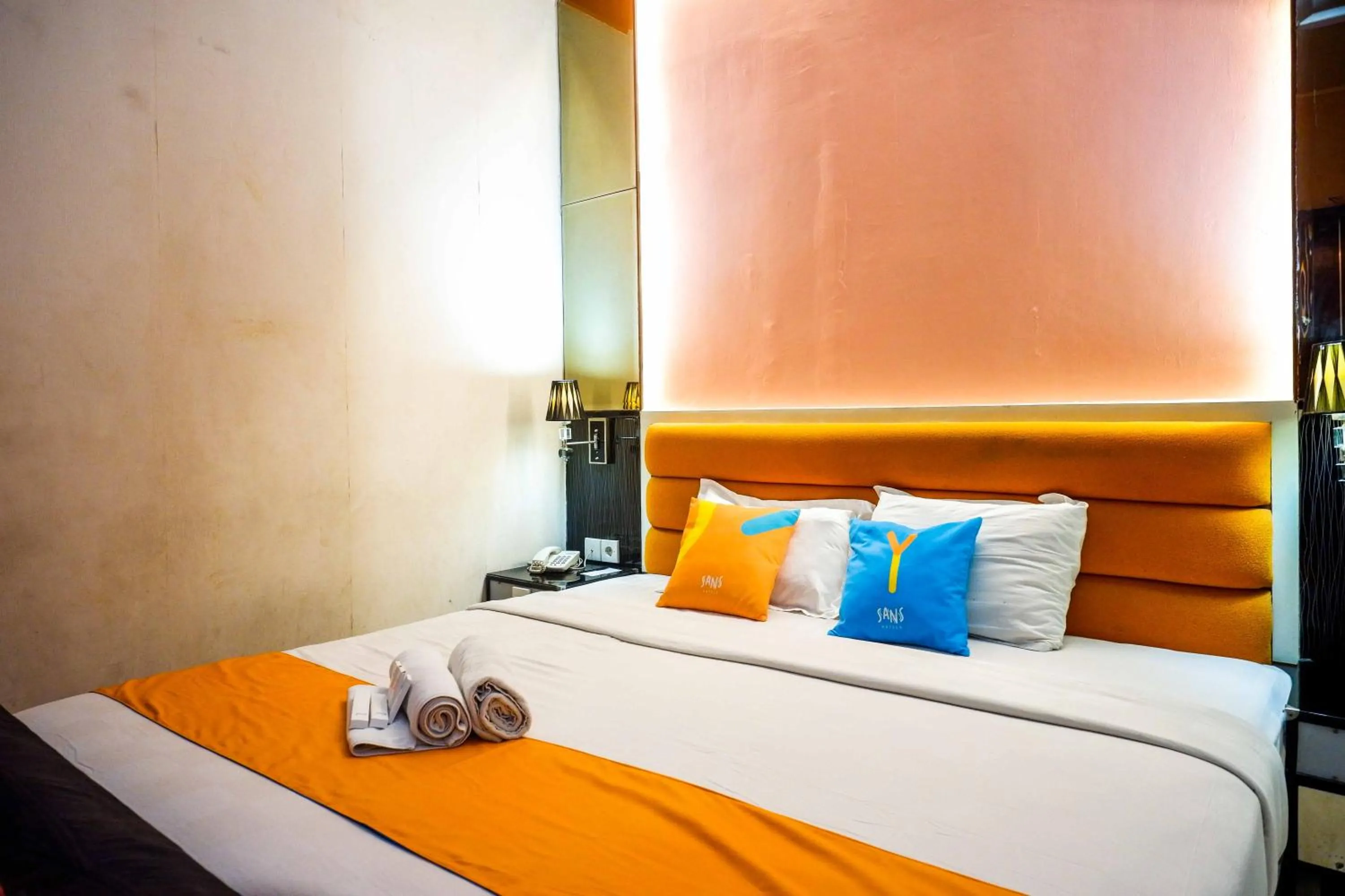 Bedroom, Bed in Sans Hotel International Surabaya