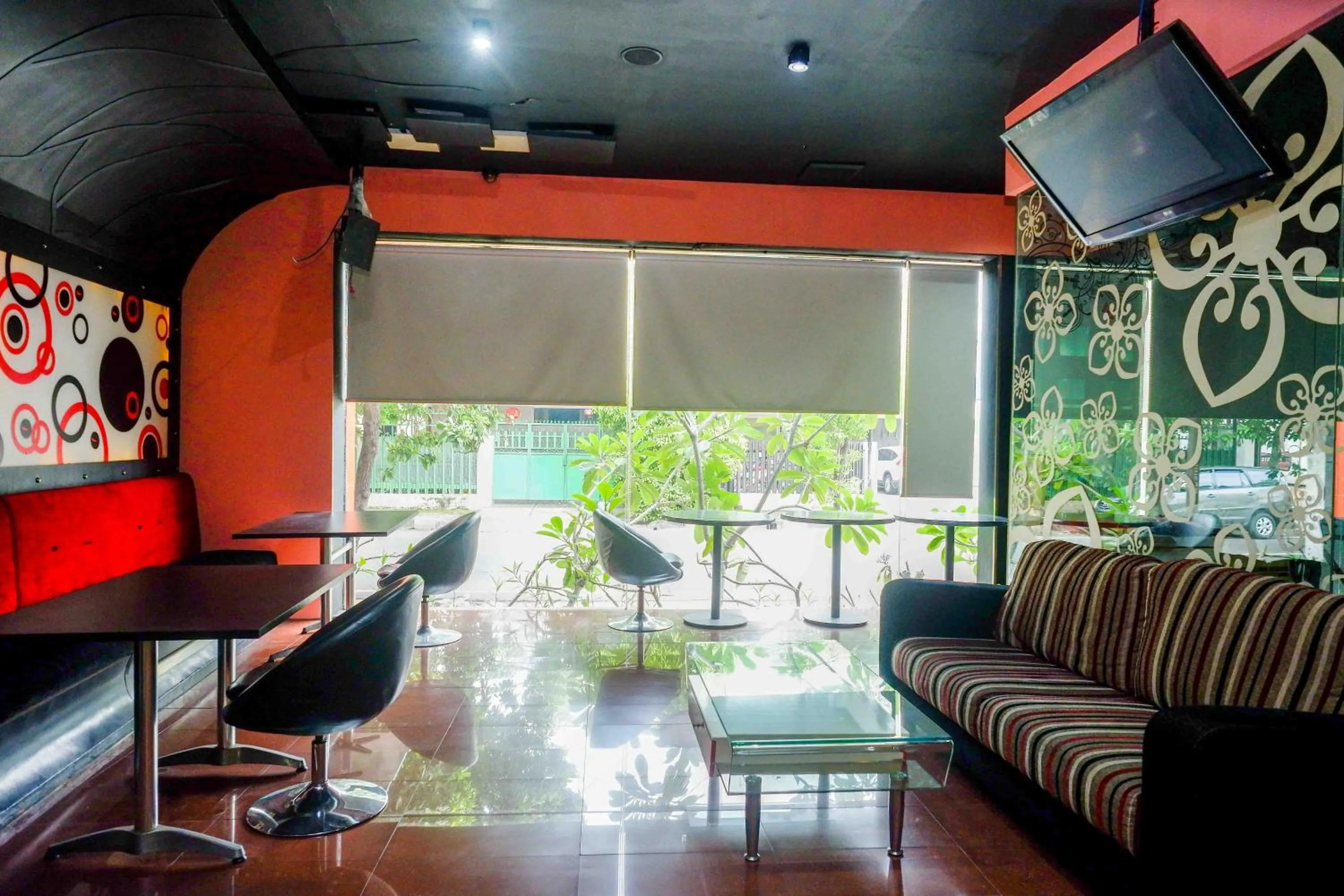 Lounge or bar in Sans Hotel International Surabaya