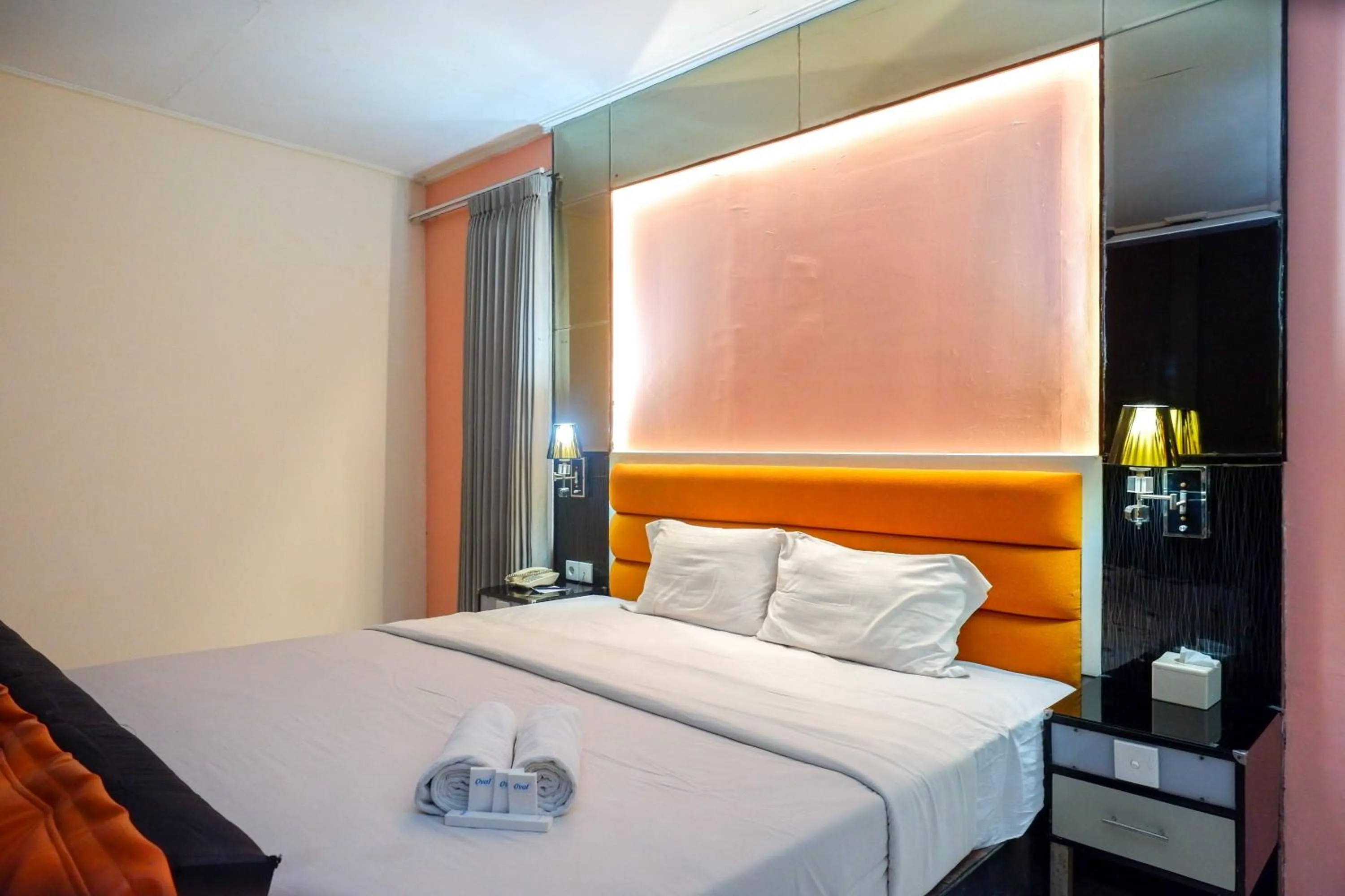 Bedroom, Bed in Sans Hotel International Surabaya