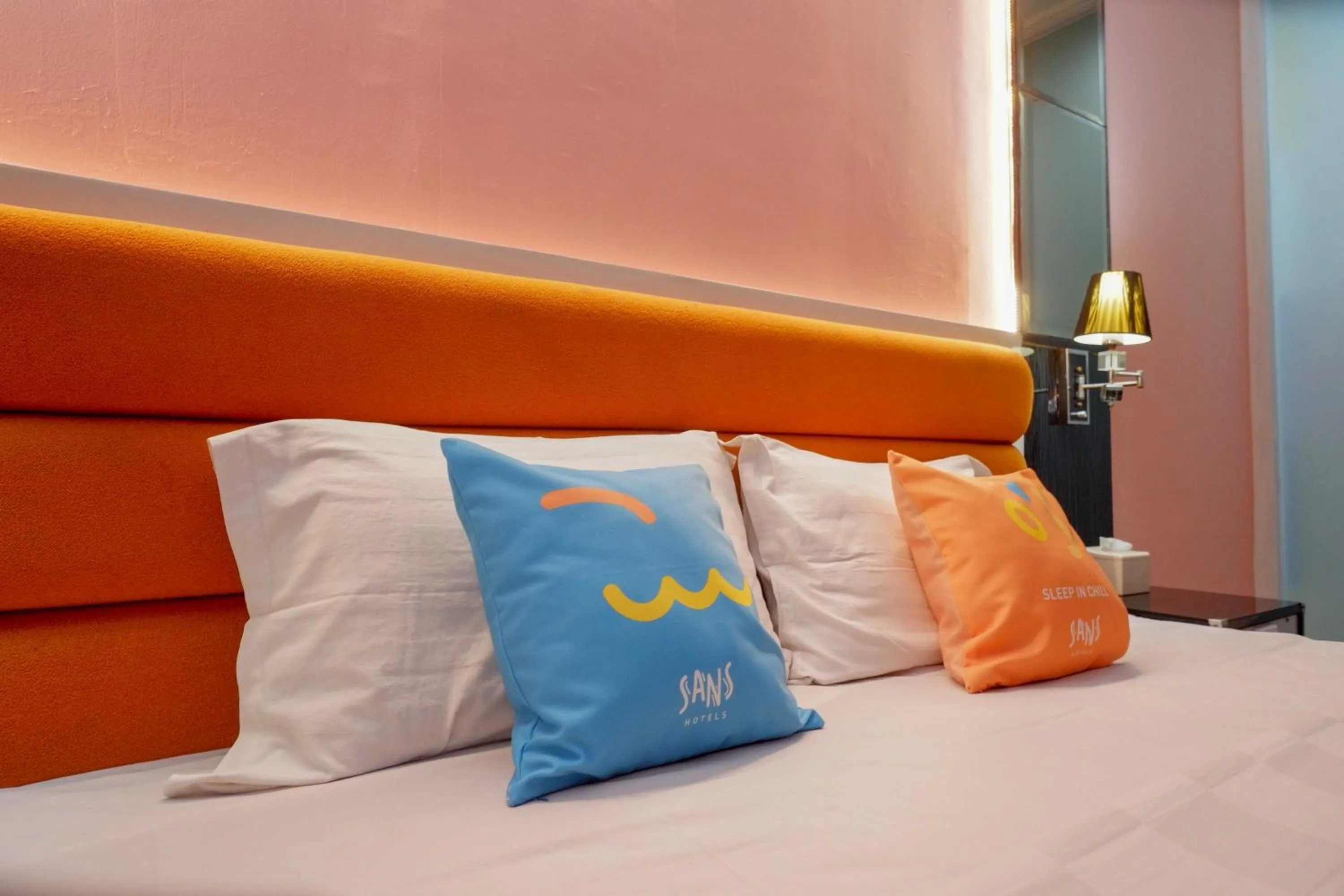 Bedroom, Bed in Sans Hotel International Surabaya