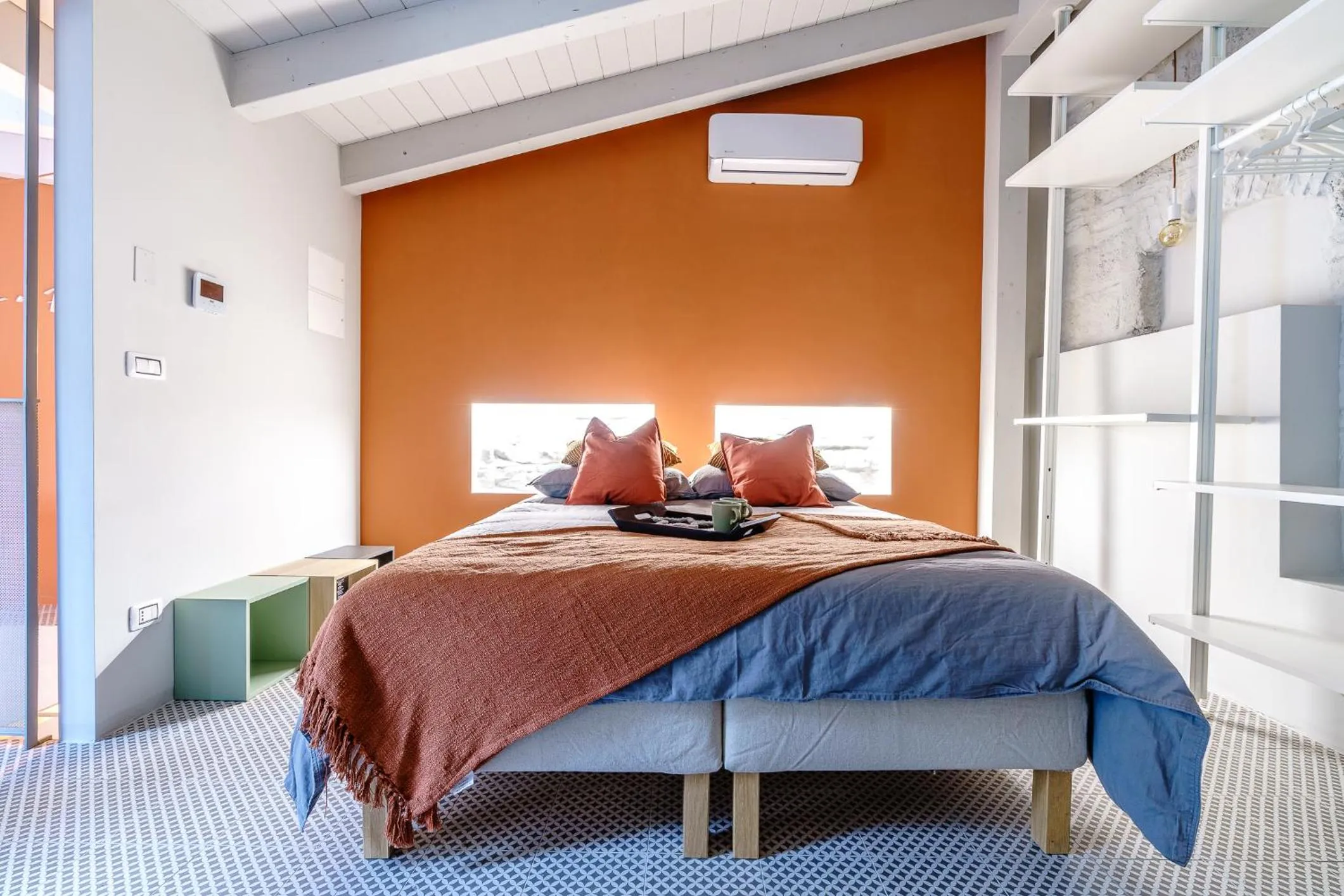 Photo of the whole room, Bed in Paso a Paso