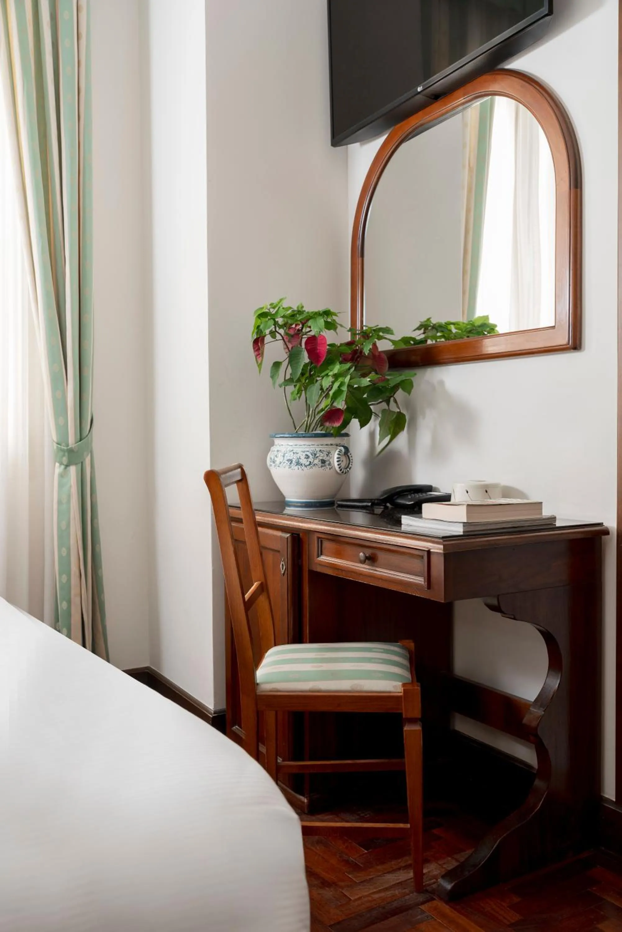 Bed in Hotel Boccaccio