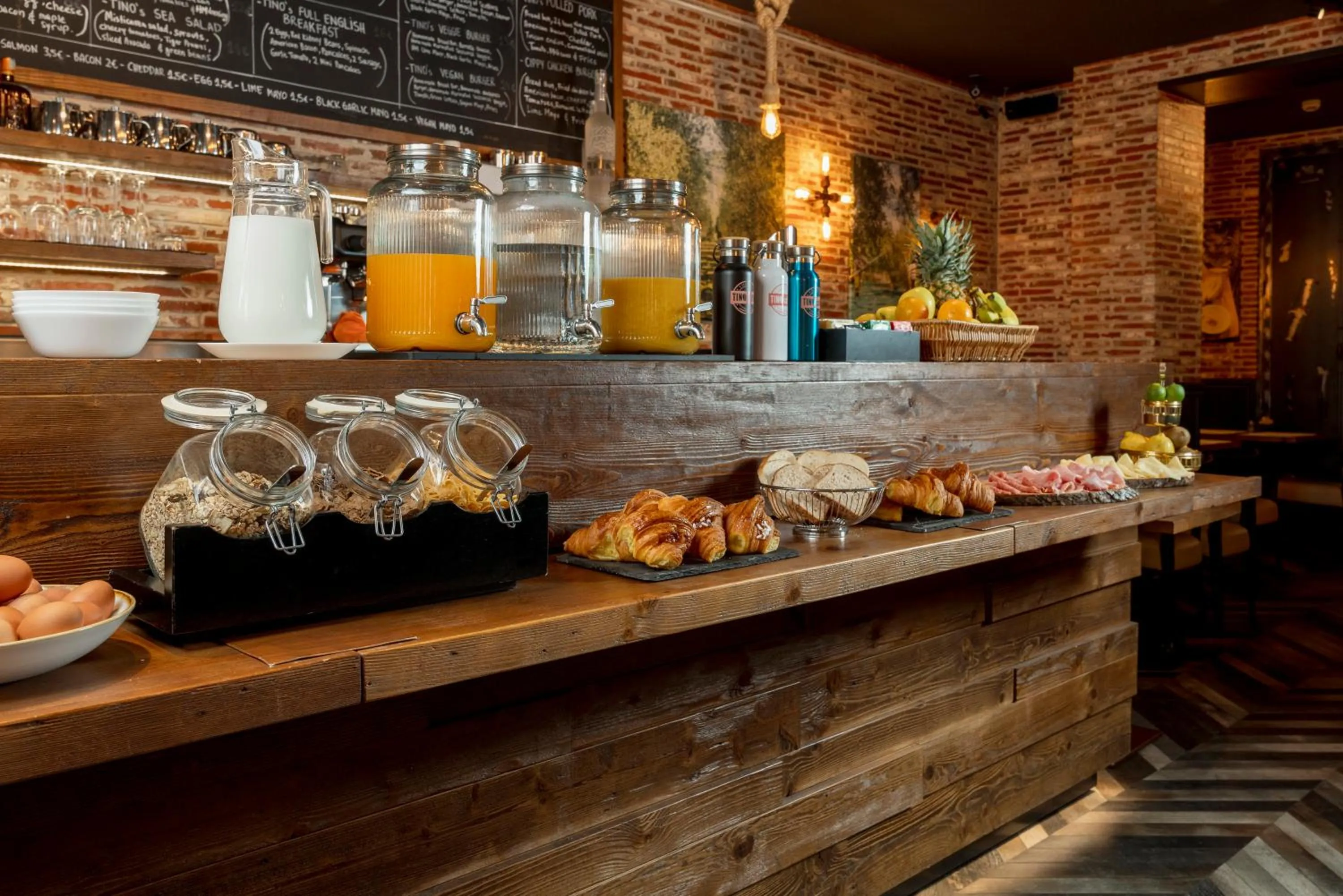 Buffet breakfast in Hotel Boccaccio