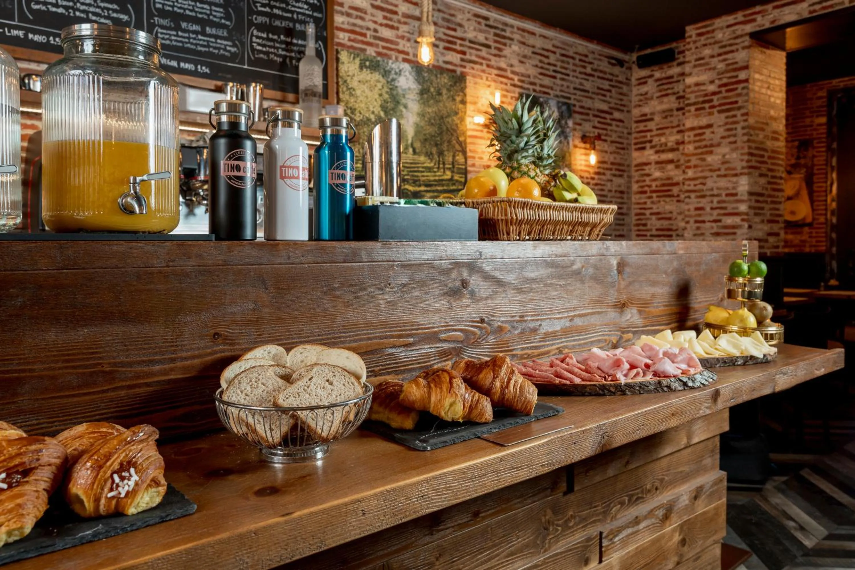 Buffet breakfast in Hotel Boccaccio